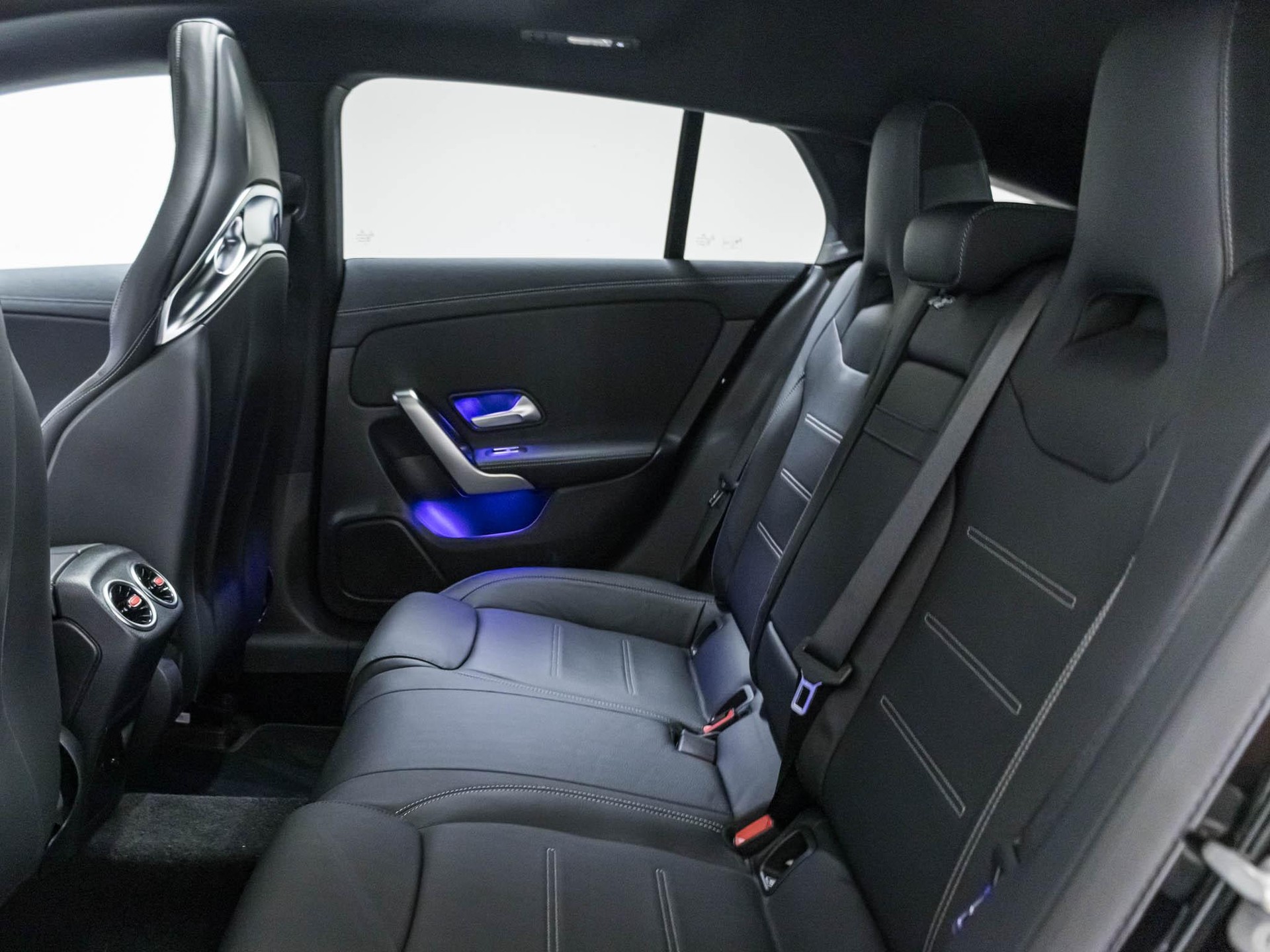 MERCEDES-BENZ CLA 35 4MATIC Shooting Brake-image-7