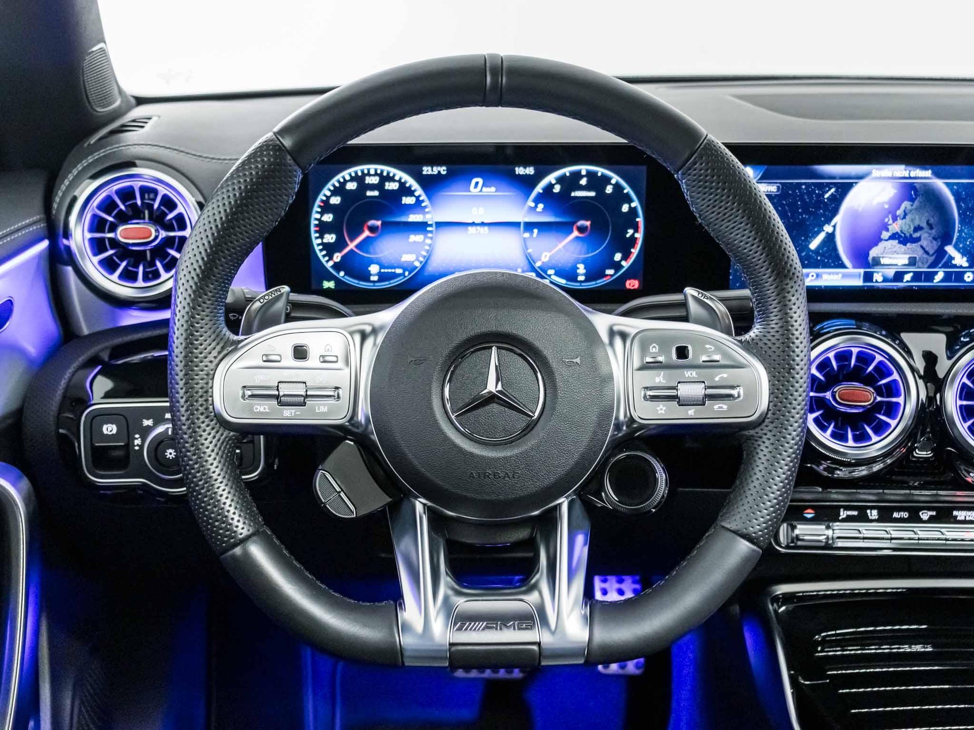 MERCEDES-BENZ CLA 35 4MATIC Shooting Brake-image-10