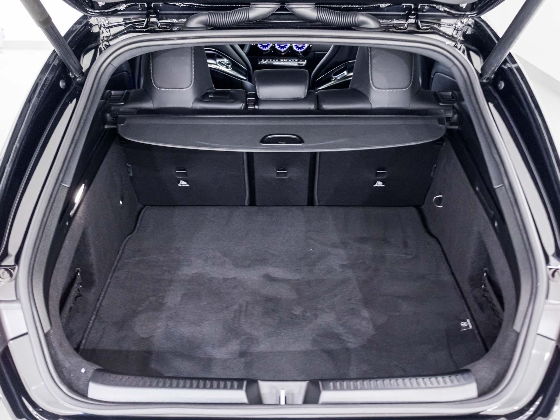 MERCEDES-BENZ CLA 35 4MATIC Shooting Brake-image-13