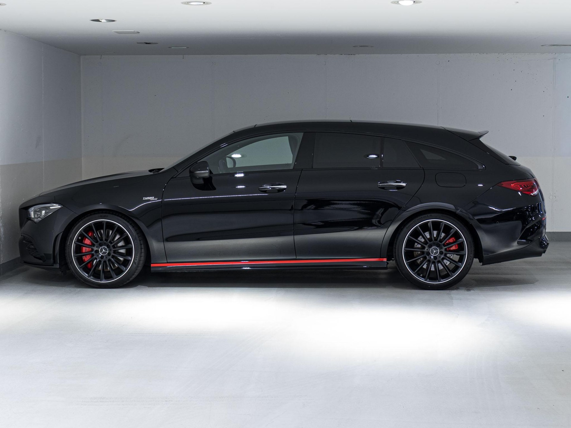 MERCEDES-BENZ CLA 35 4MATIC Shooting Brake-image-4