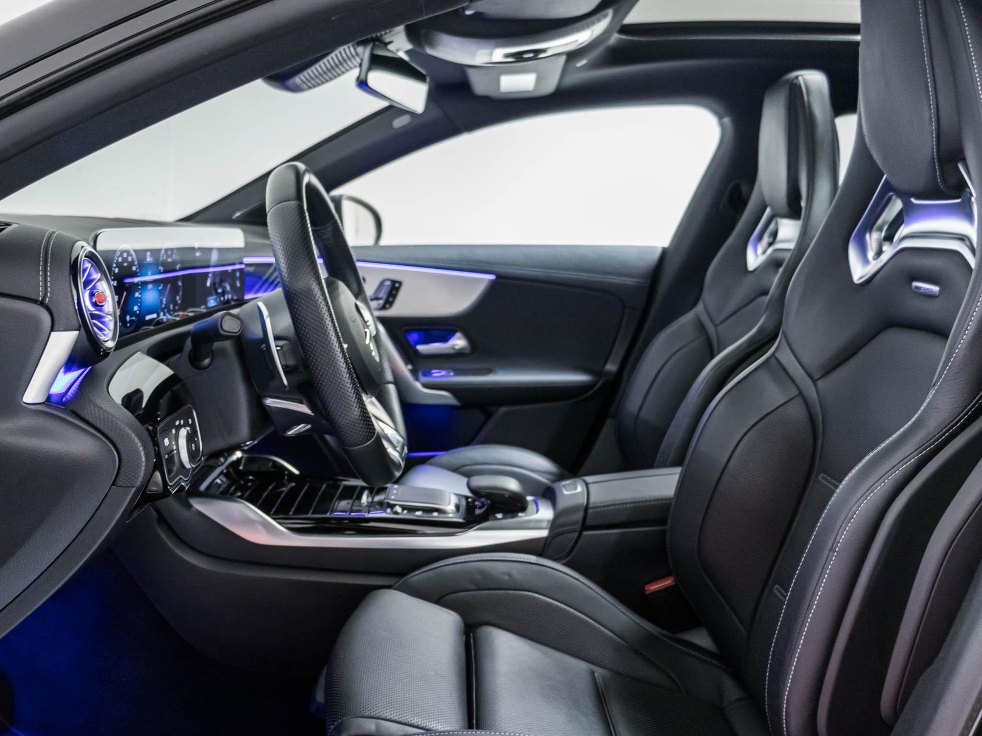 MERCEDES-BENZ CLA 35 4MATIC Shooting Brake-image-6