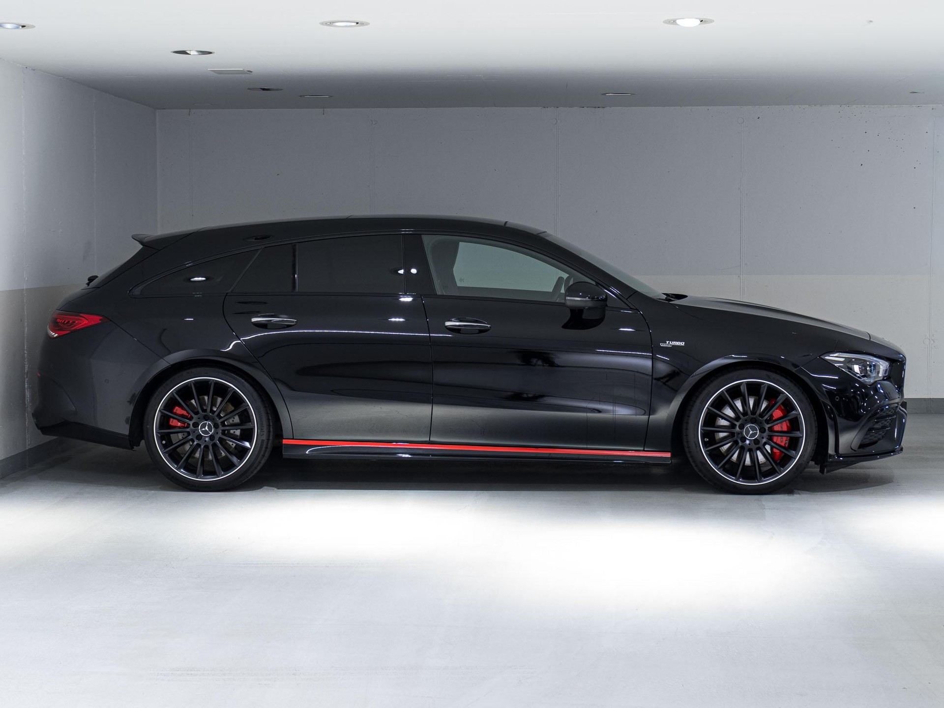 MERCEDES-BENZ CLA 35 4MATIC Shooting Brake-image-1