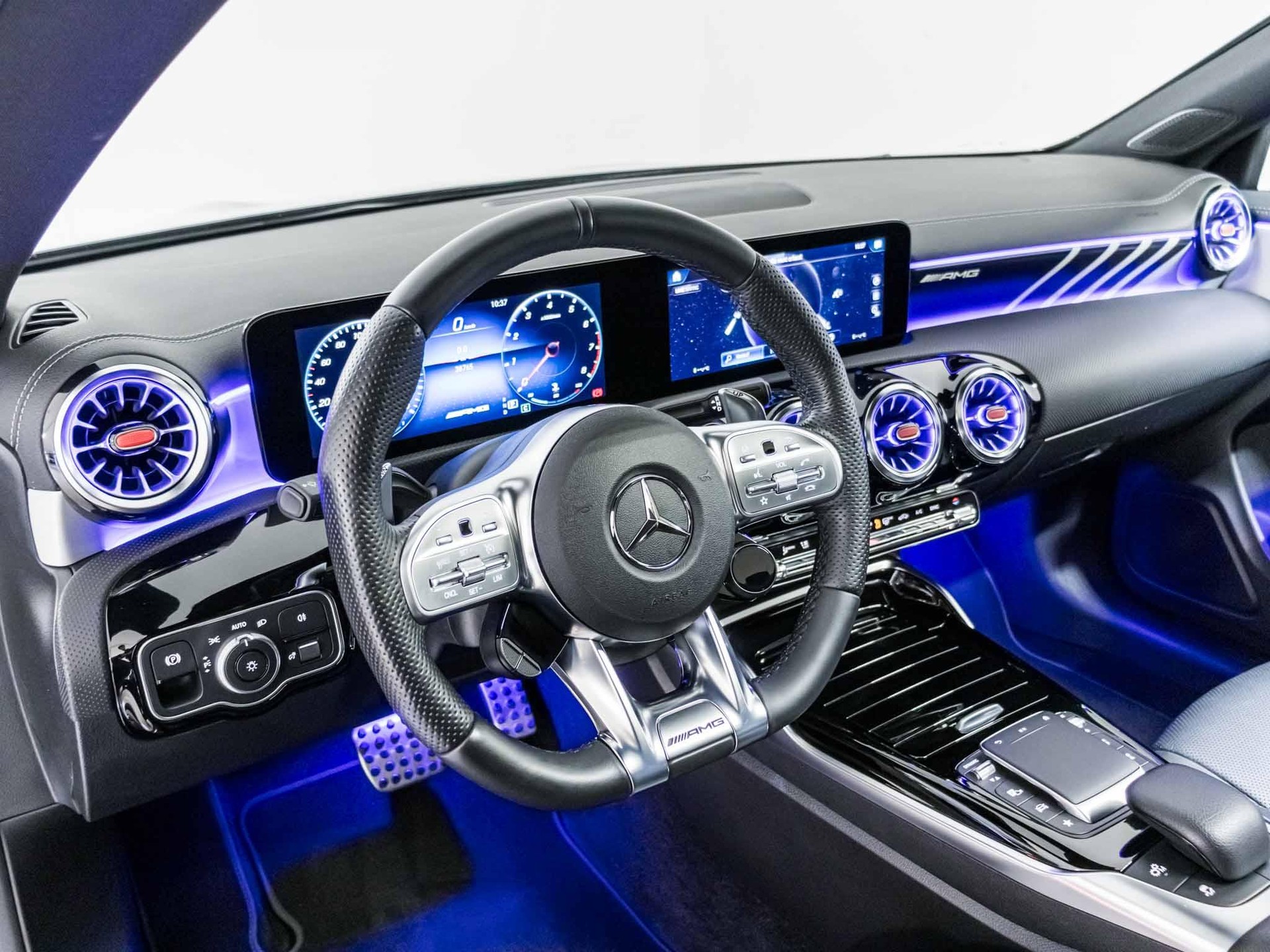 MERCEDES-BENZ CLA 35 4MATIC Shooting Brake-image-9