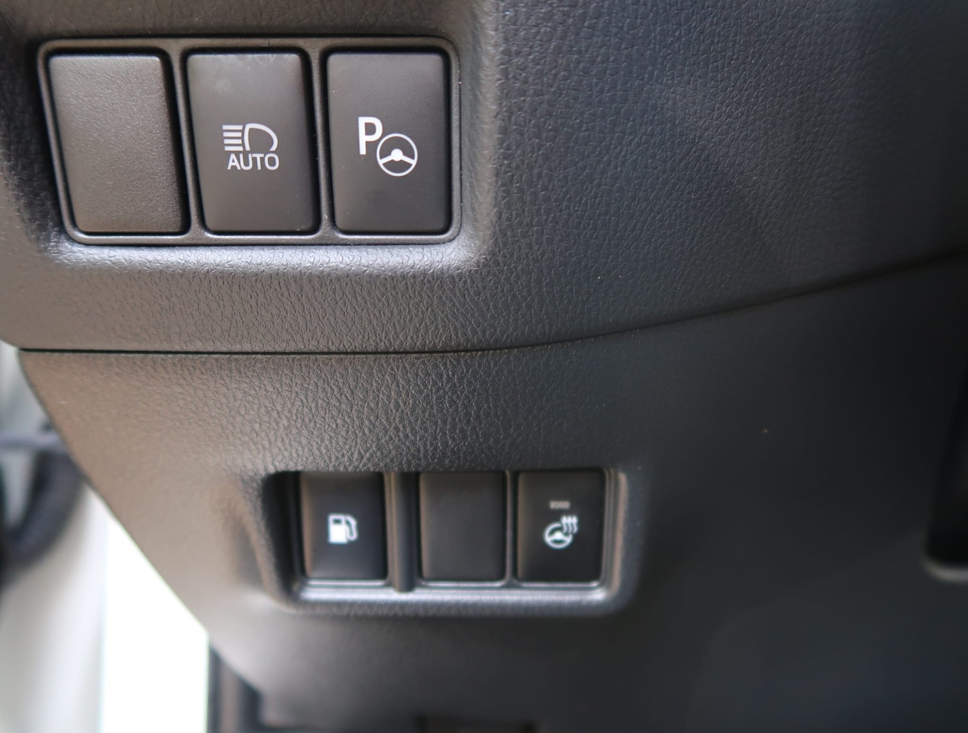 TOYOTA C-HR 1.8 HSD Trend CVT-image-20