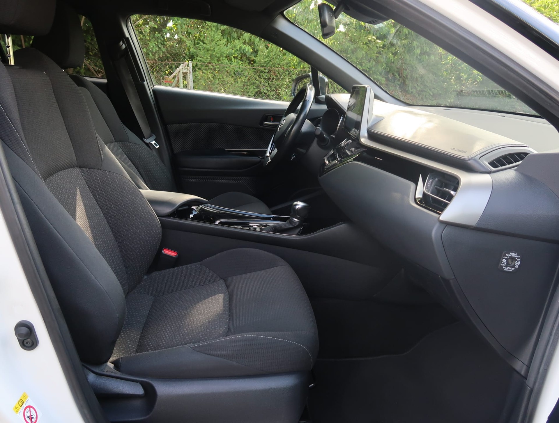 TOYOTA C-HR 1.8 HSD Trend CVT-image-12