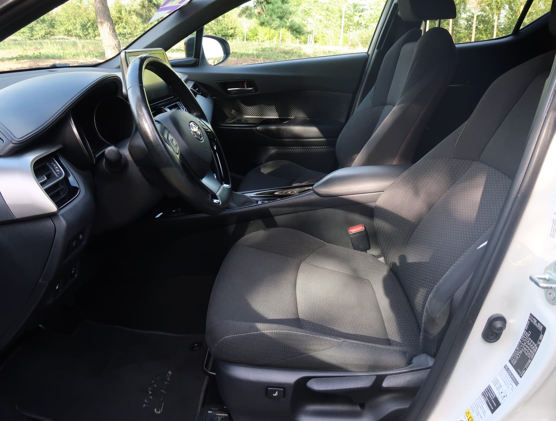 TOYOTA C-HR 1.8 HSD Trend CVT-image-11