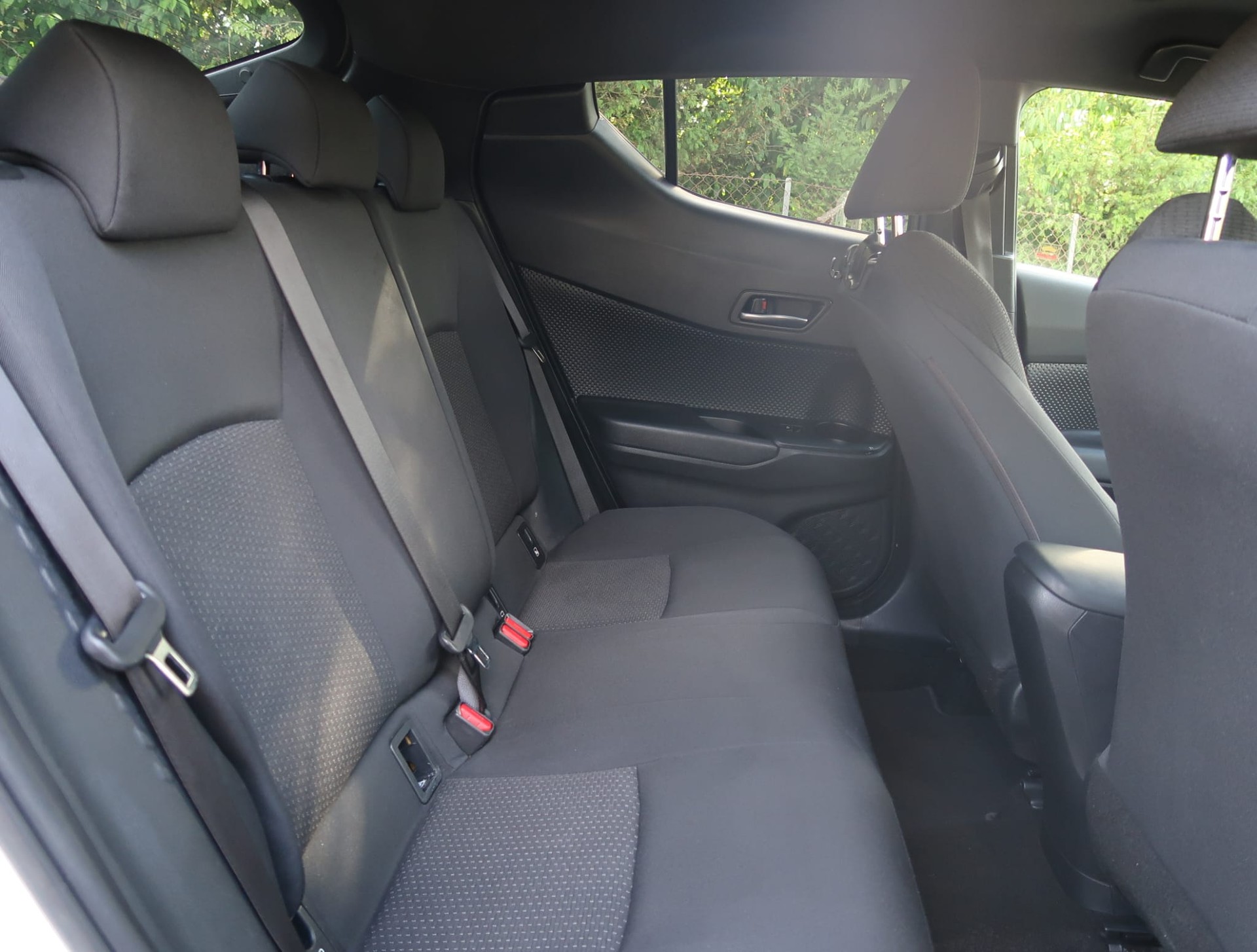 TOYOTA C-HR 1.8 HSD Trend CVT-image-25