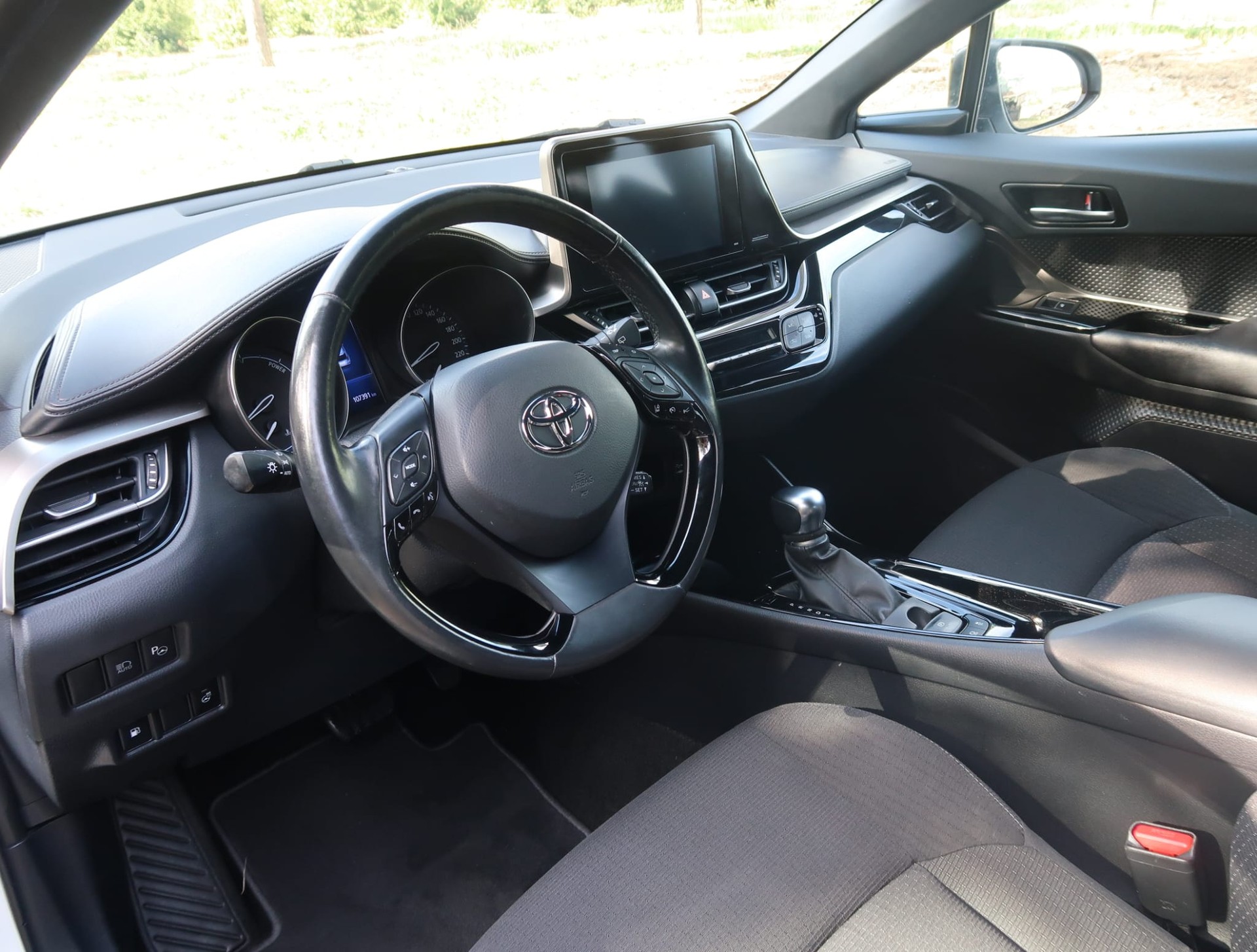 TOYOTA C-HR 1.8 HSD Trend CVT-image-10