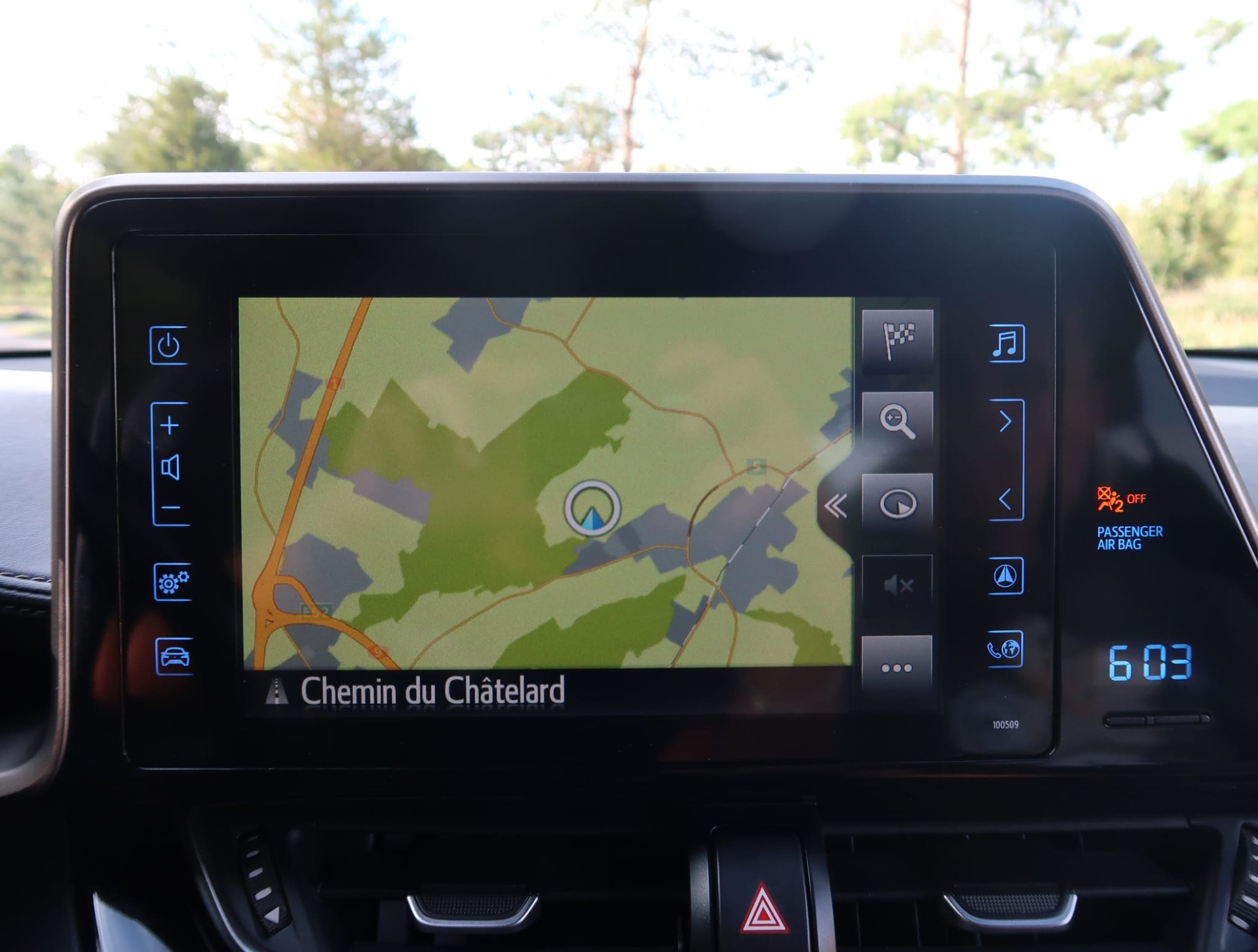 TOYOTA C-HR 1.8 HSD Trend CVT-image-17