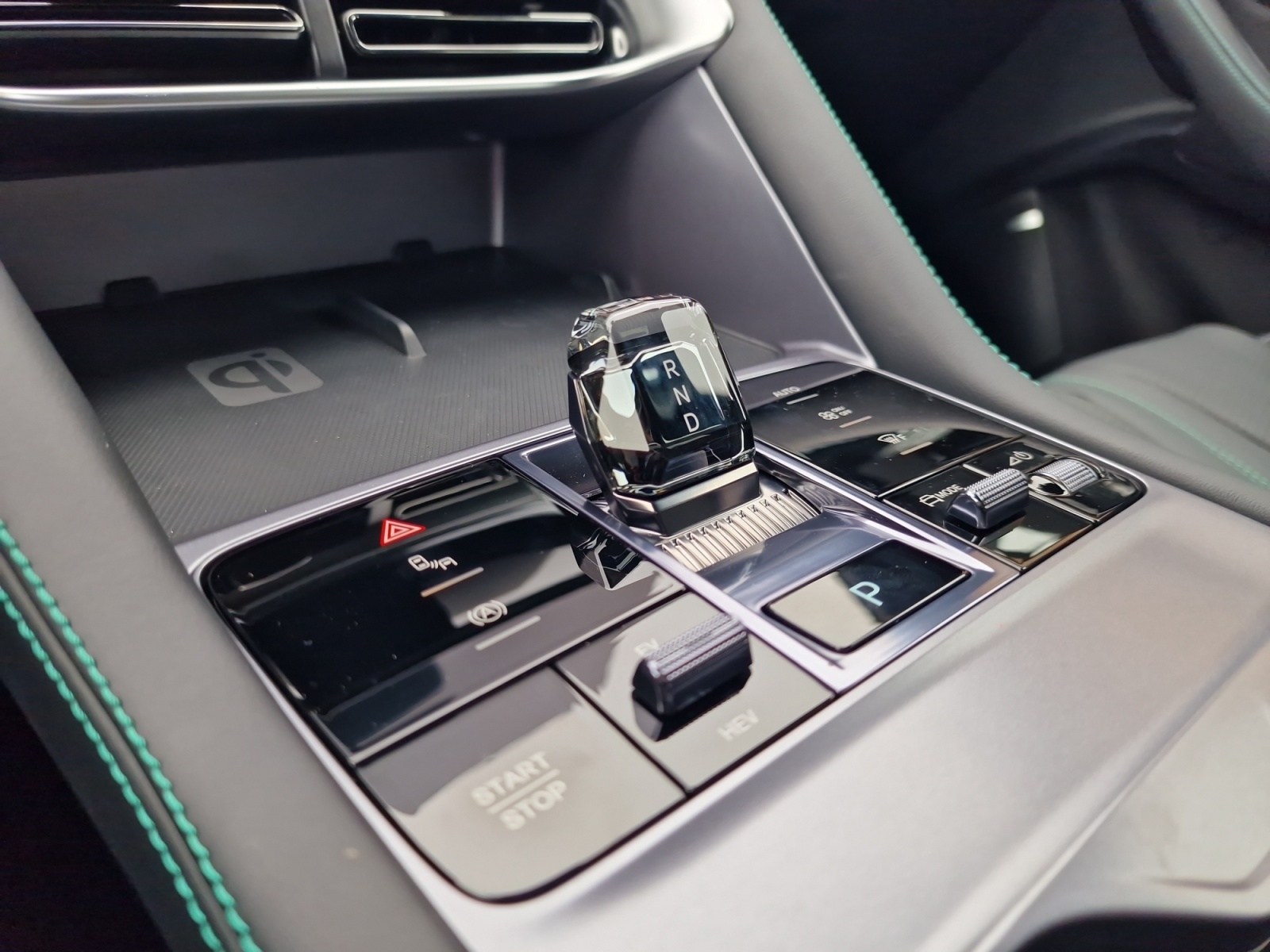 BYD Seal U DM-i Design AWD Panorama 324 PS Reichweite 70 km-image-23