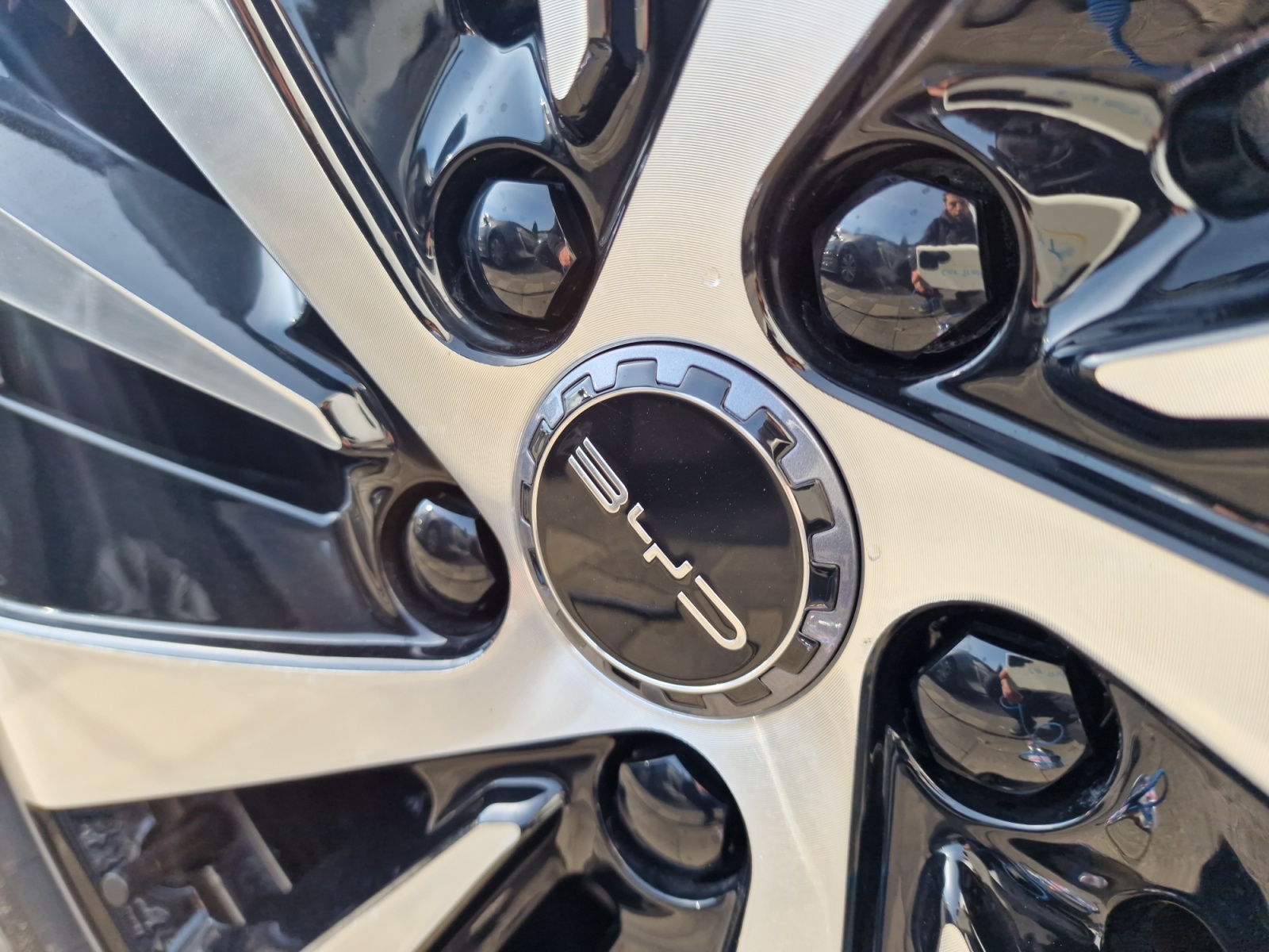 BYD Seal U DM-i Design AWD Panorama 324 PS Reichweite 70 km-image-10