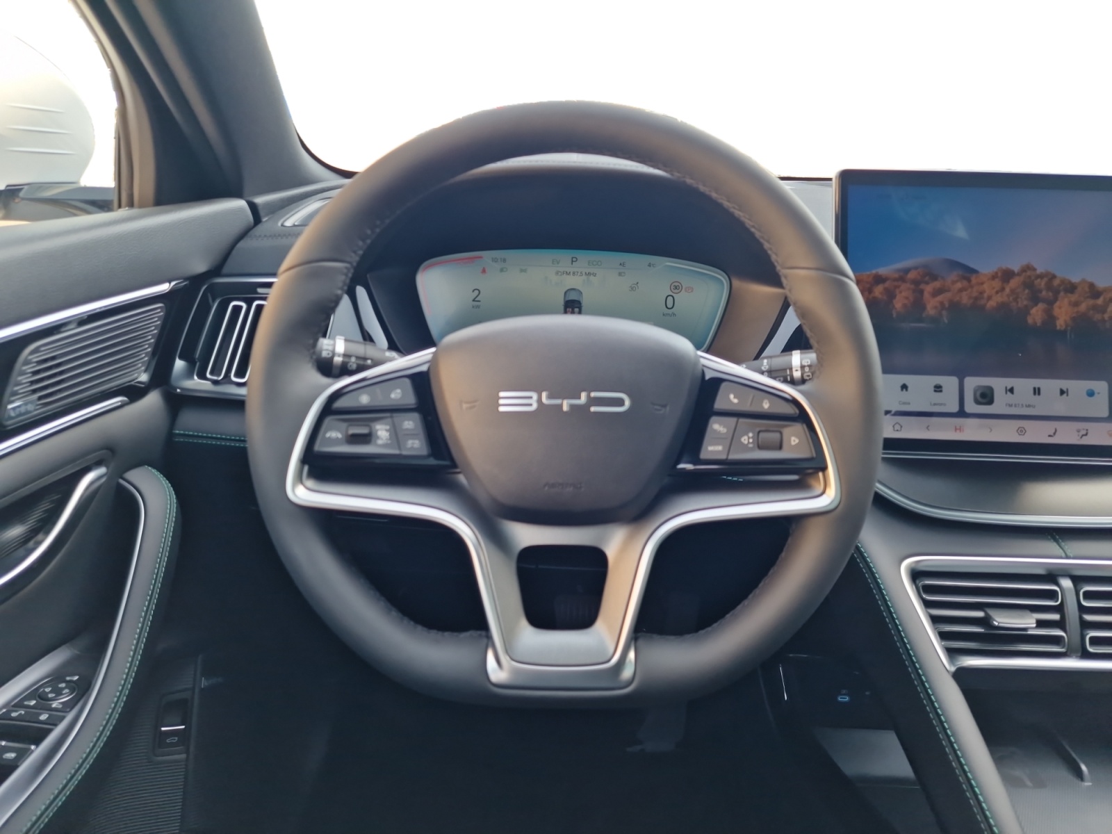 BYD Seal U DM-i Design AWD Panorama 324 PS Reichweite 70 km-image-14