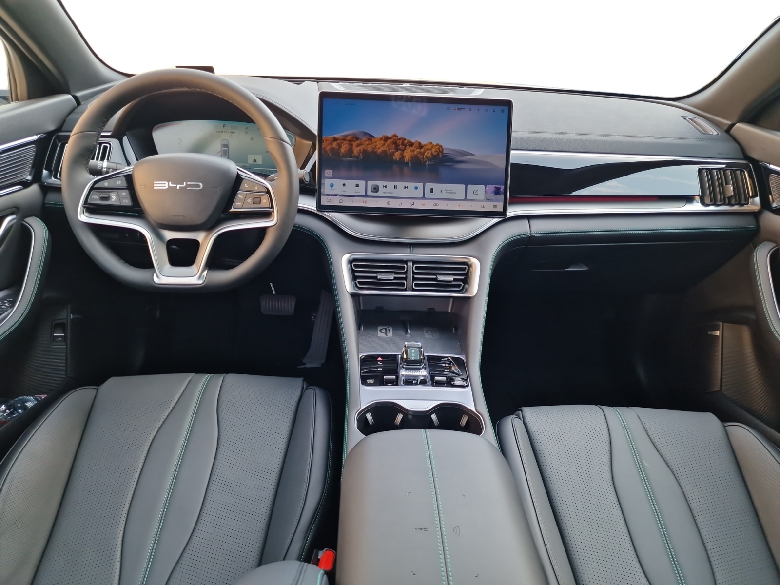 BYD Seal U DM-i Design AWD Panorama 324 PS Reichweite 70 km-image-26