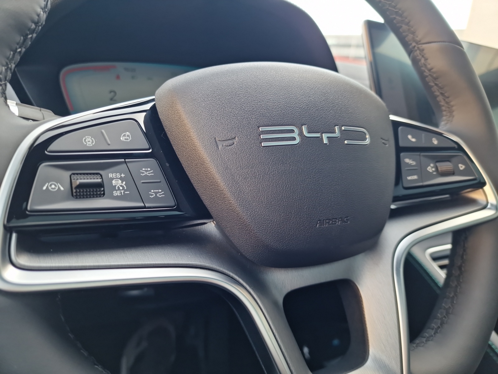BYD Seal U DM-i Design AWD Panorama 324 PS Reichweite 70 km-image-19