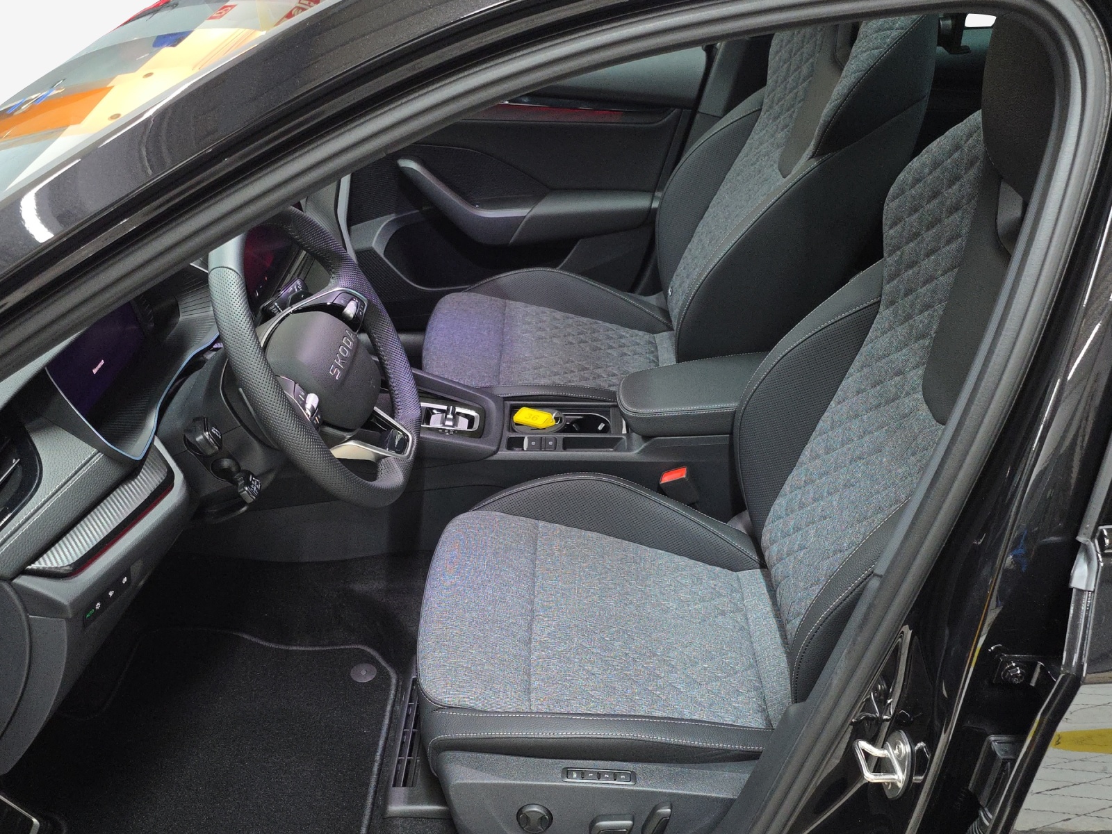 SKODA Octavia Combi 1.5 TSI mHEV DSG Sport Line-image-7