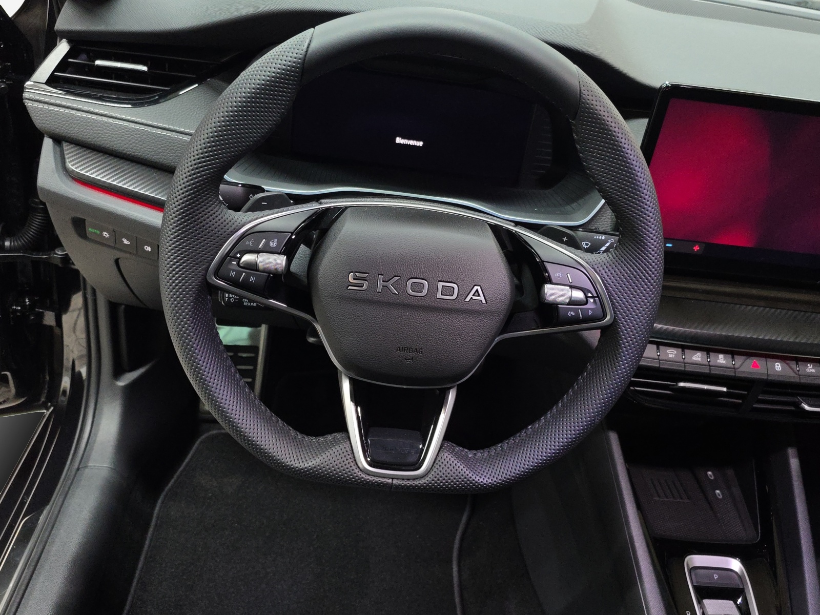 SKODA Octavia Combi 1.5 TSI mHEV DSG Sport Line-image-9