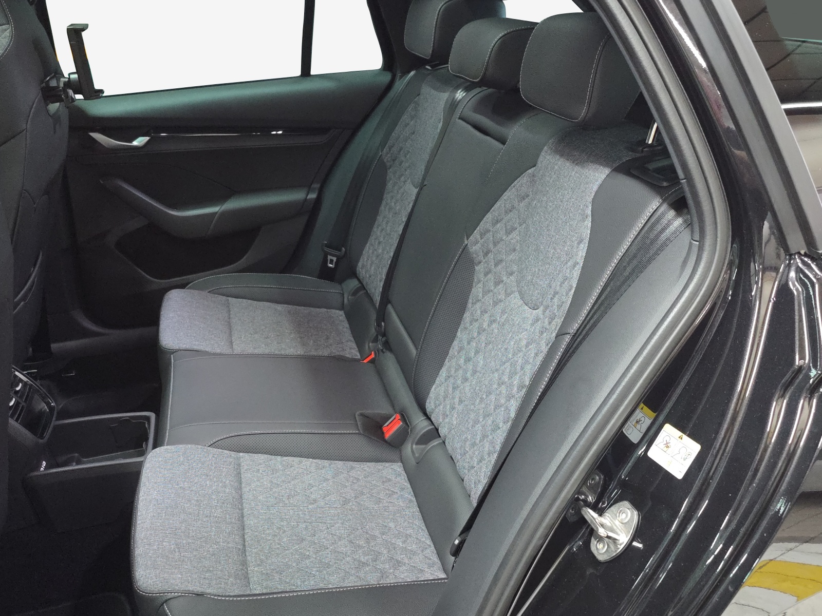SKODA Octavia Combi 1.5 TSI mHEV DSG Sport Line-image-11