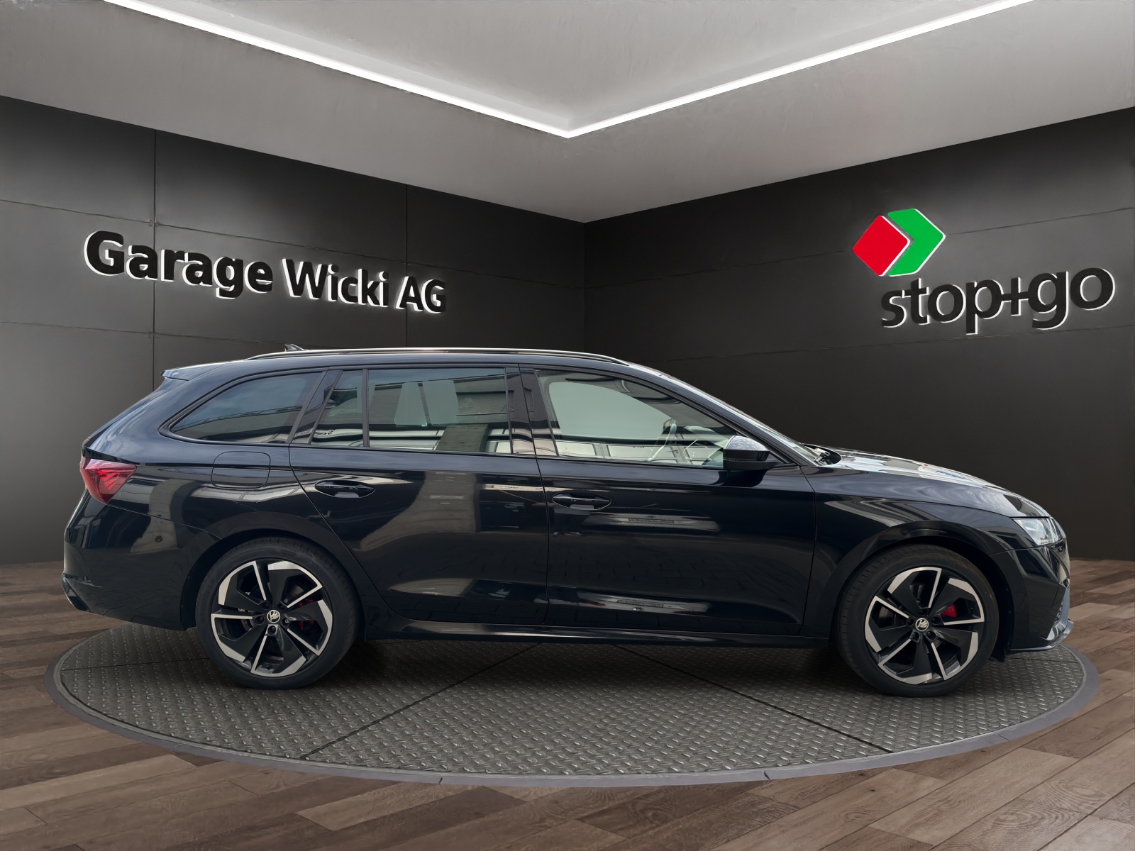 SKODA Octavia Combi 2.0 TDI DSG RS 4x4-image-5