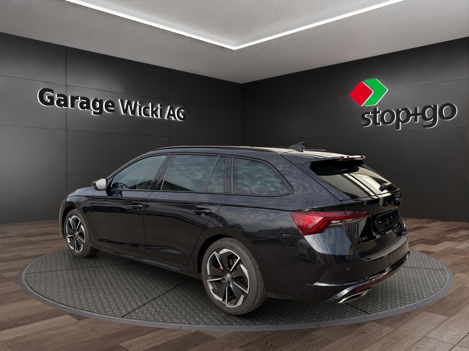 SKODA Octavia Combi 2.0 TDI DSG RS 4x4-image-2