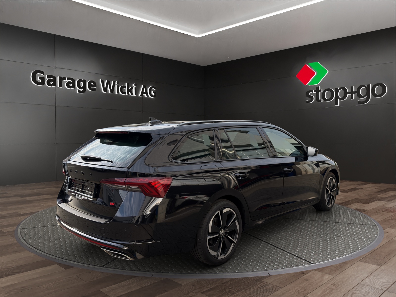SKODA Octavia Combi 2.0 TDI DSG RS 4x4-image-4
