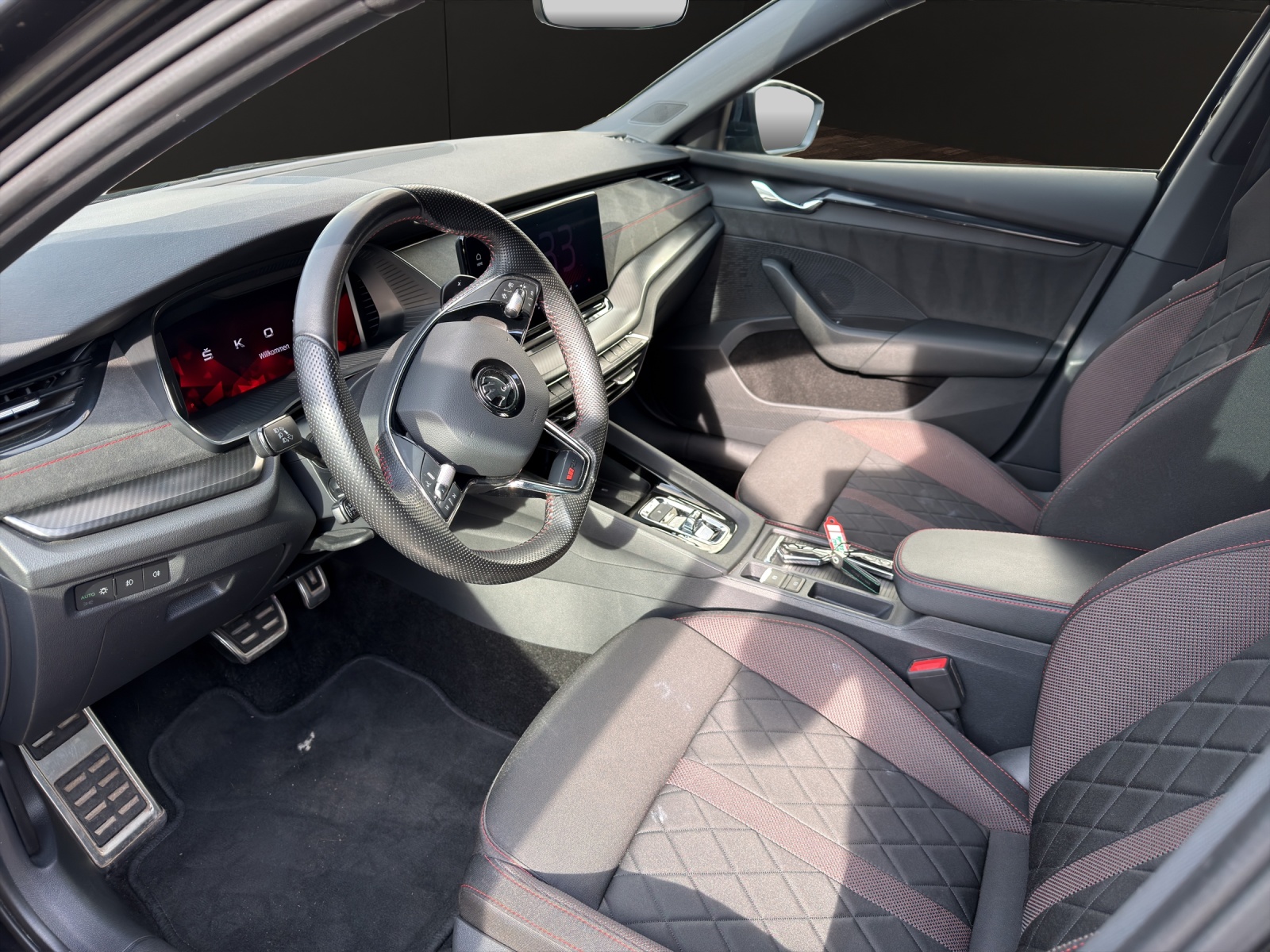 SKODA Octavia Combi 2.0 TDI DSG RS 4x4-image-8