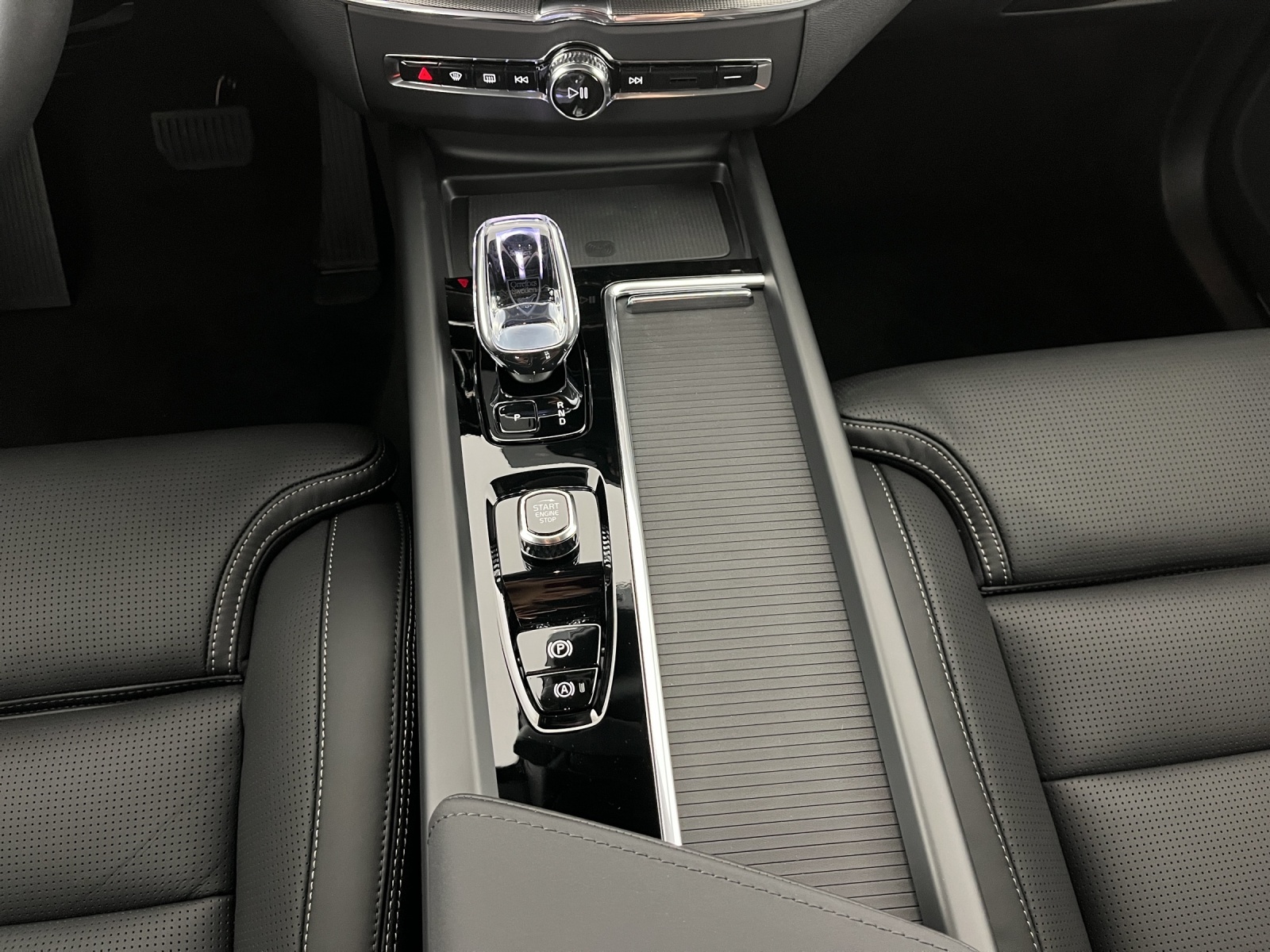 VOLVO XC60 2.0 T6 TE Ultra Dark eAWD-image-15