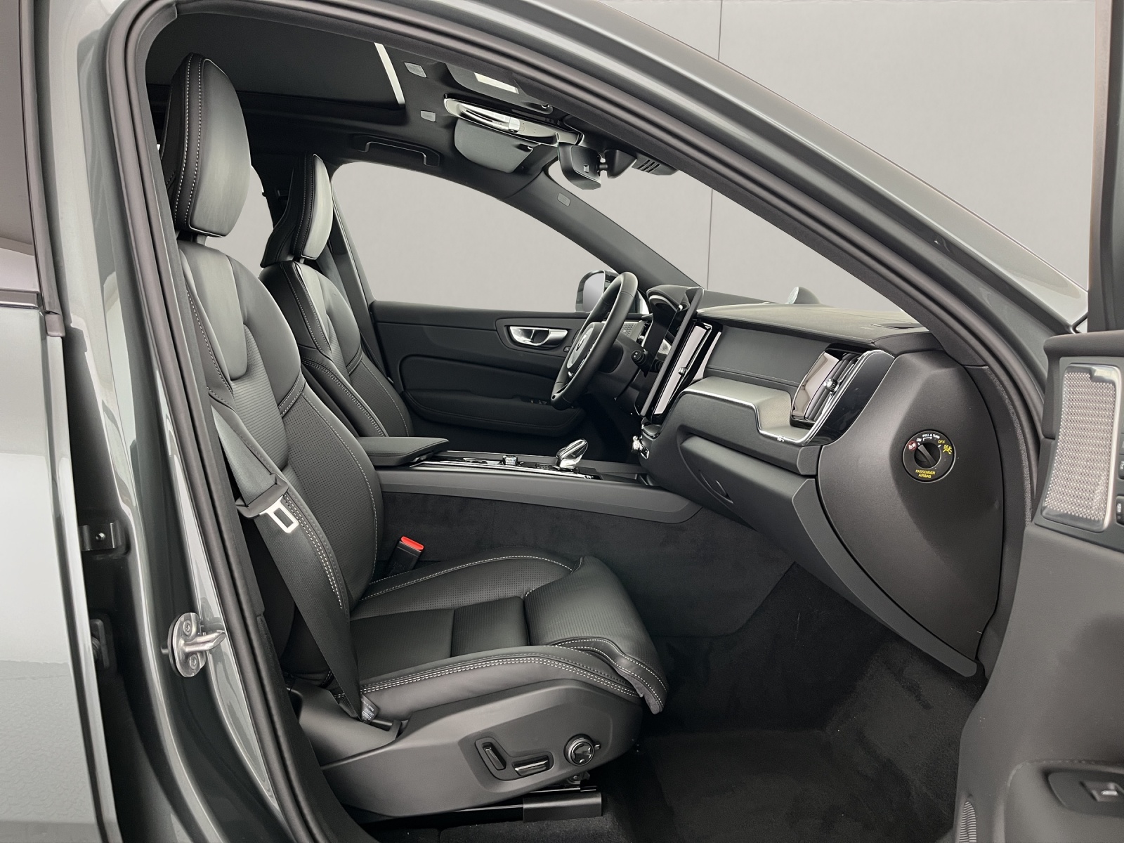 VOLVO XC60 2.0 T6 TE Ultra Dark eAWD-image-9