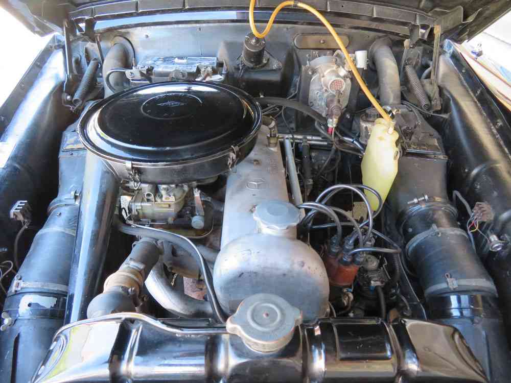 MERCEDES-BENZ 220 S-image-12
