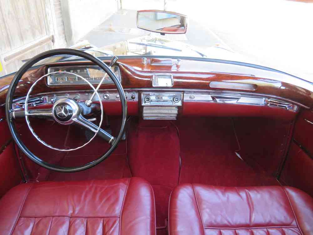MERCEDES-BENZ 220 S-image-8