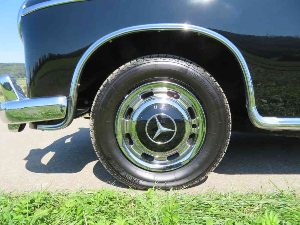 MERCEDES-BENZ 220 S-image-14