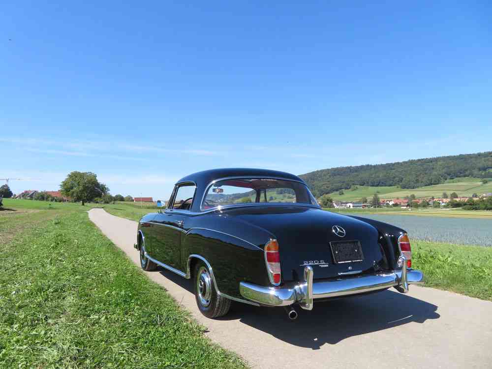 MERCEDES-BENZ 220 S-image-1