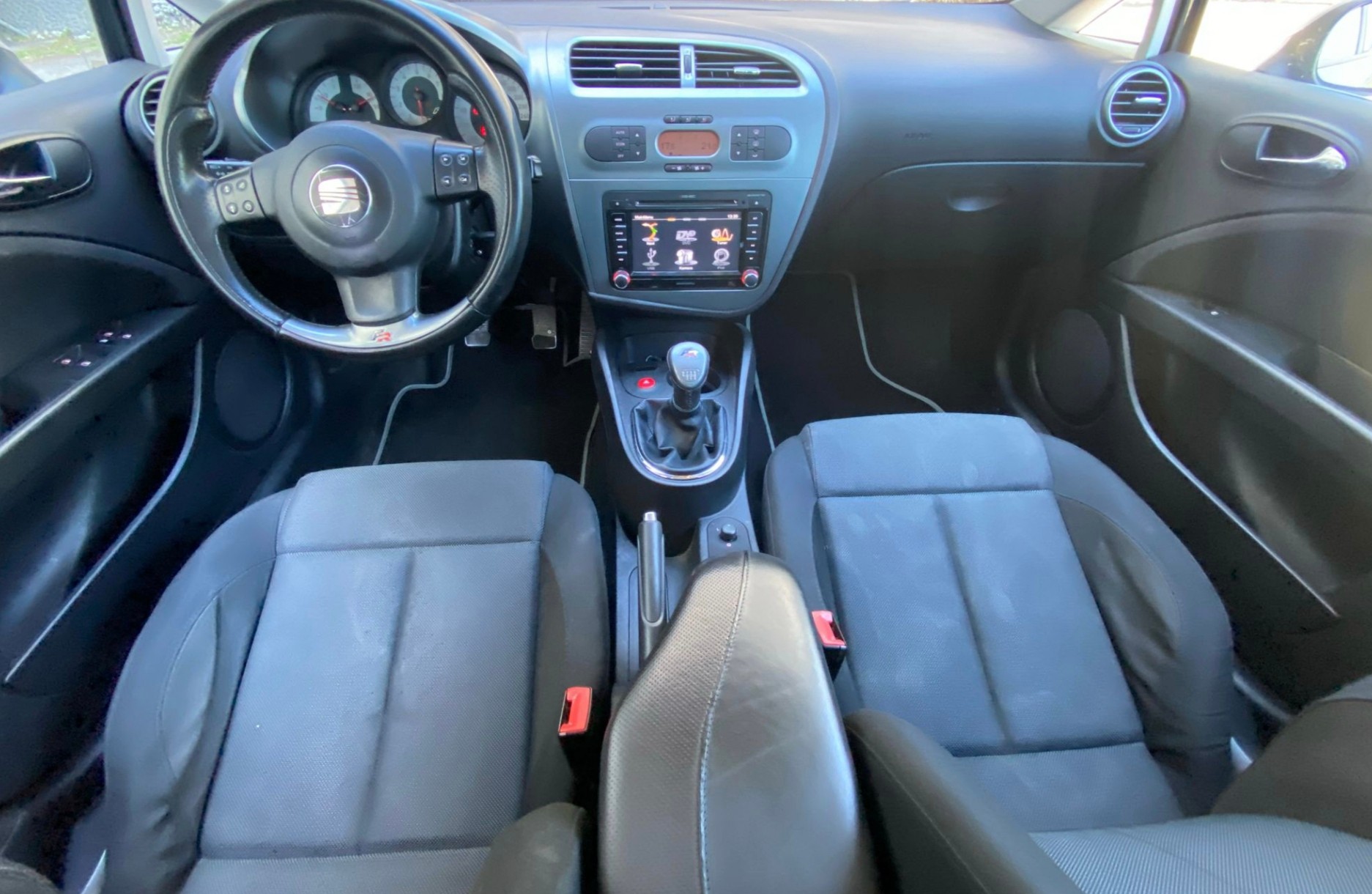 SEAT Leon 2.0 TSI FR-image-8