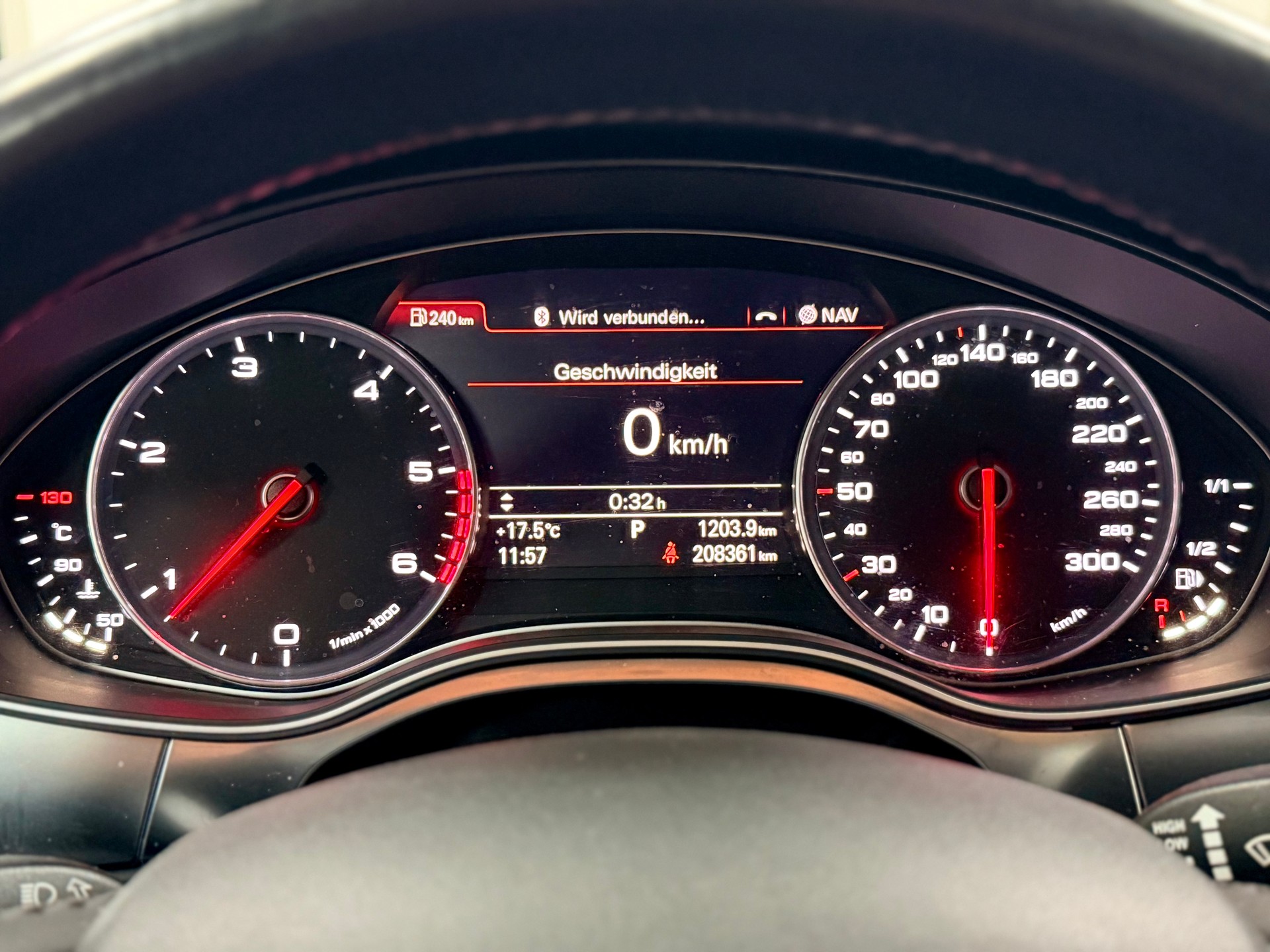 AUDI A6 Avant 3.0 TDI V6 quattro S-tronic-image-12