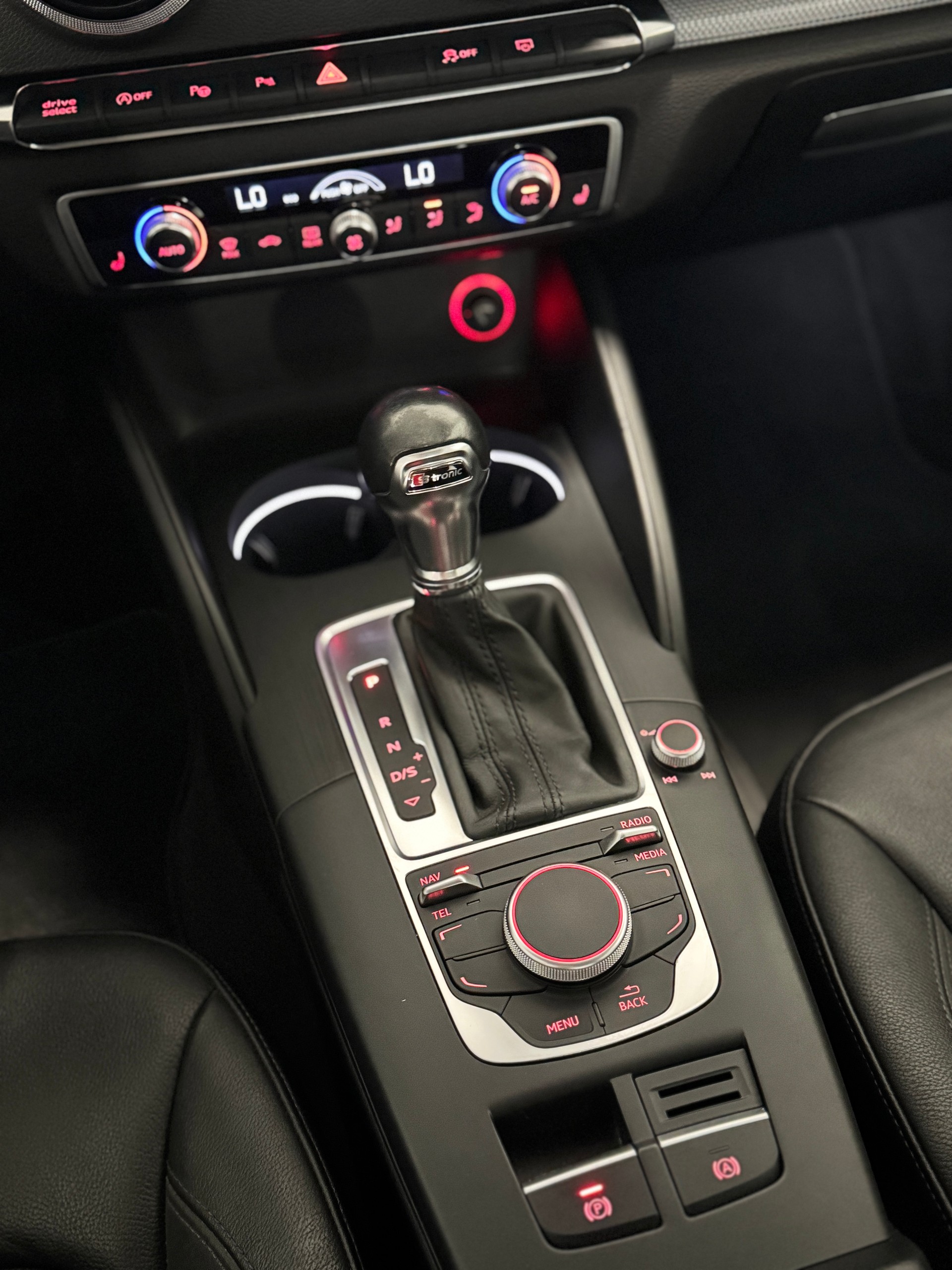 AUDI A3 Limousine 1.8 TFSI Ambition quattro S-tronic *Limo*-image-11