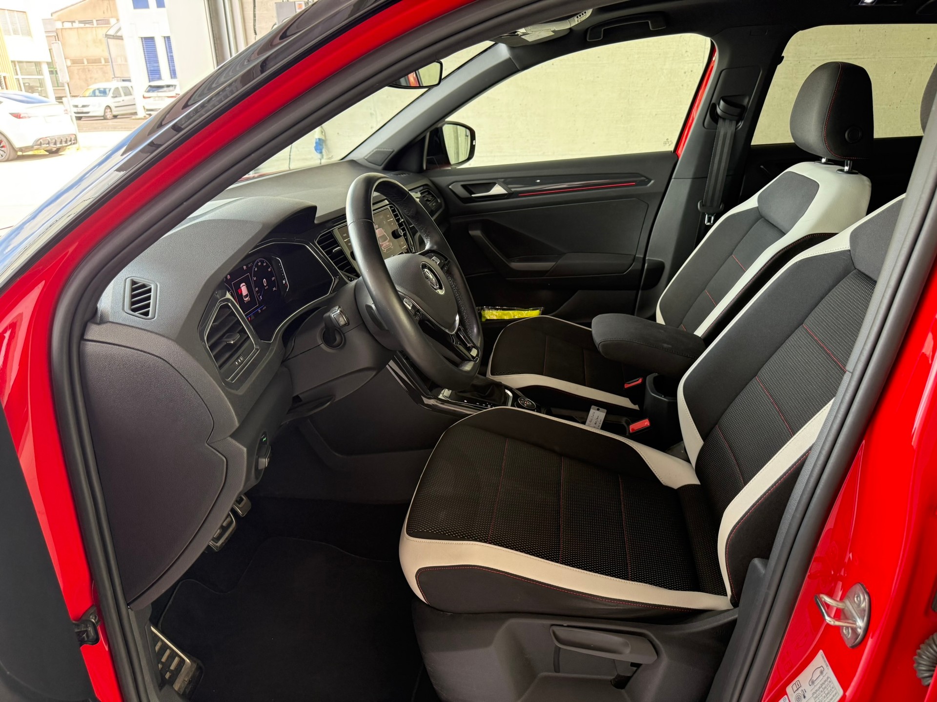 VW T-Roc 2.0 TSI Sport DSG 4Motion-image-7