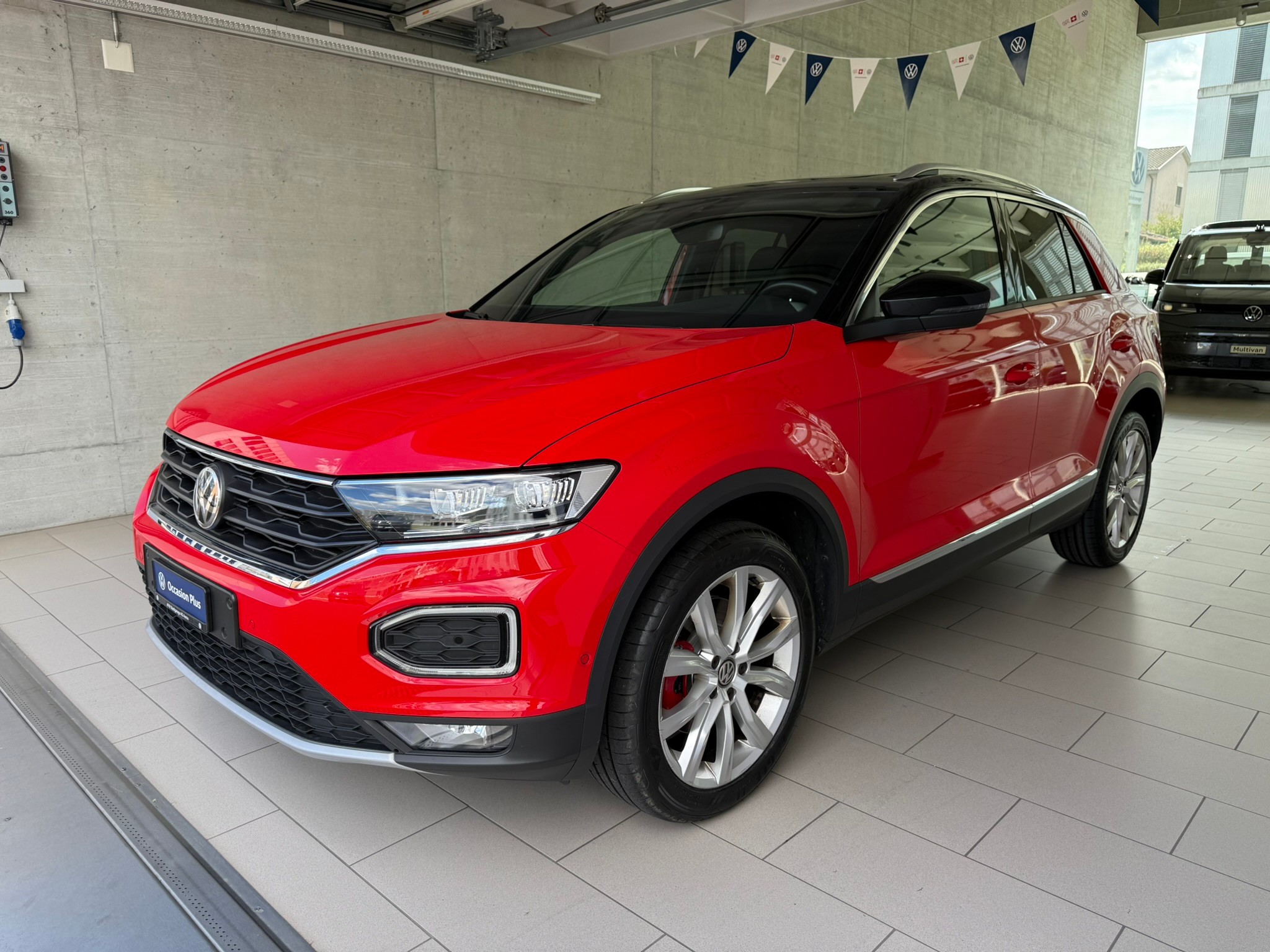 VW T-Roc 2.0 TSI Sport (SUV / Geländewagen) VW VW T-Roc 2.0 TSI Sport (SUV / Geländewagen)
