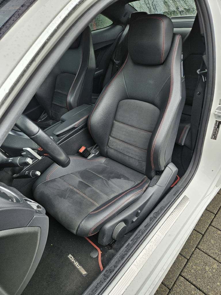 MERCEDES-BENZ C 180 Coupé-image-4