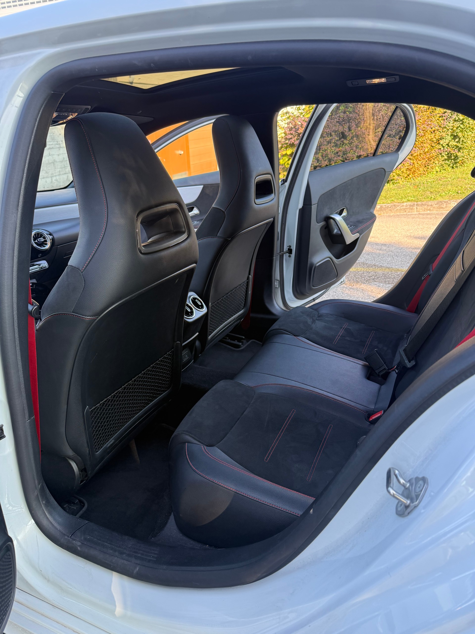 MERCEDES-BENZ A 35 AMG 4matic-image-3