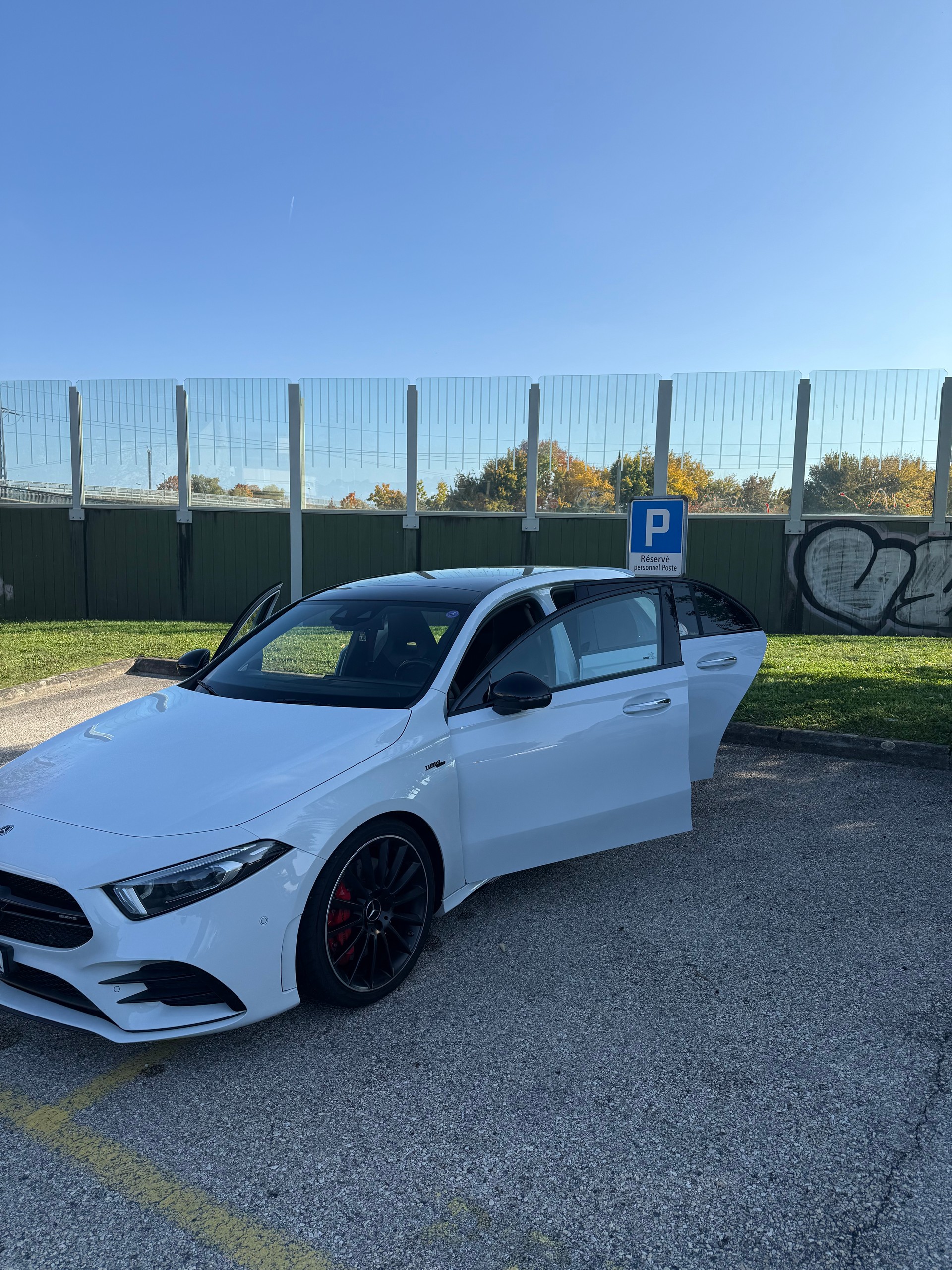 MERCEDES-BENZ A 35 AMG 4matic-image-1
