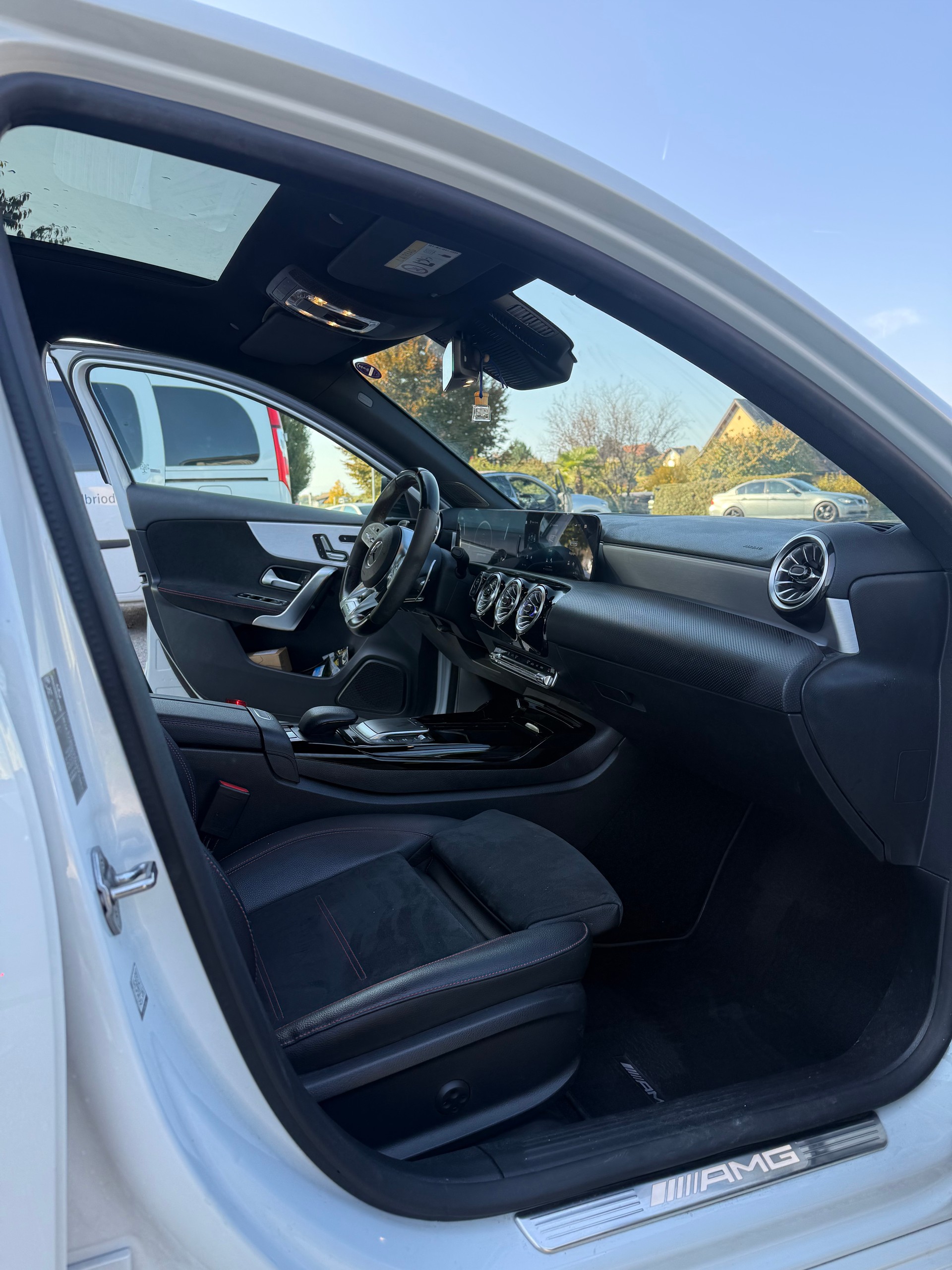 MERCEDES-BENZ A 35 AMG 4matic-image-2