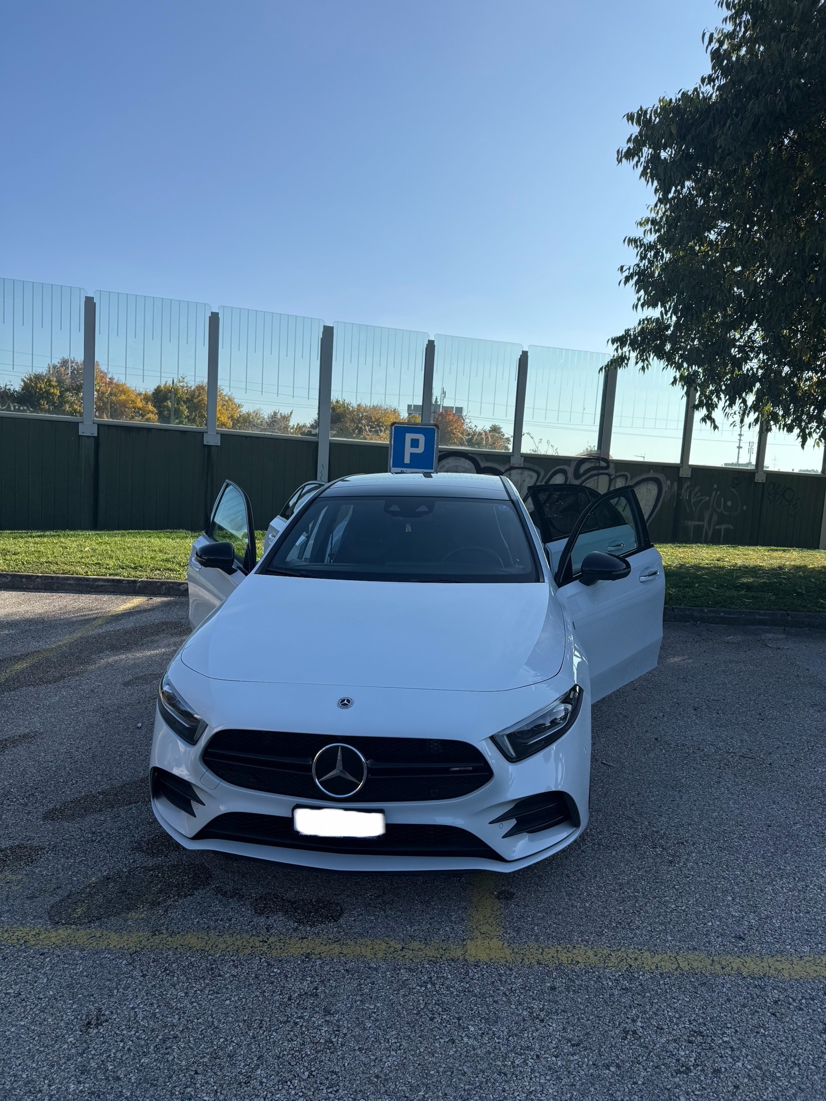 MERCEDES-BENZ A 35 AMG 4matic-image-0