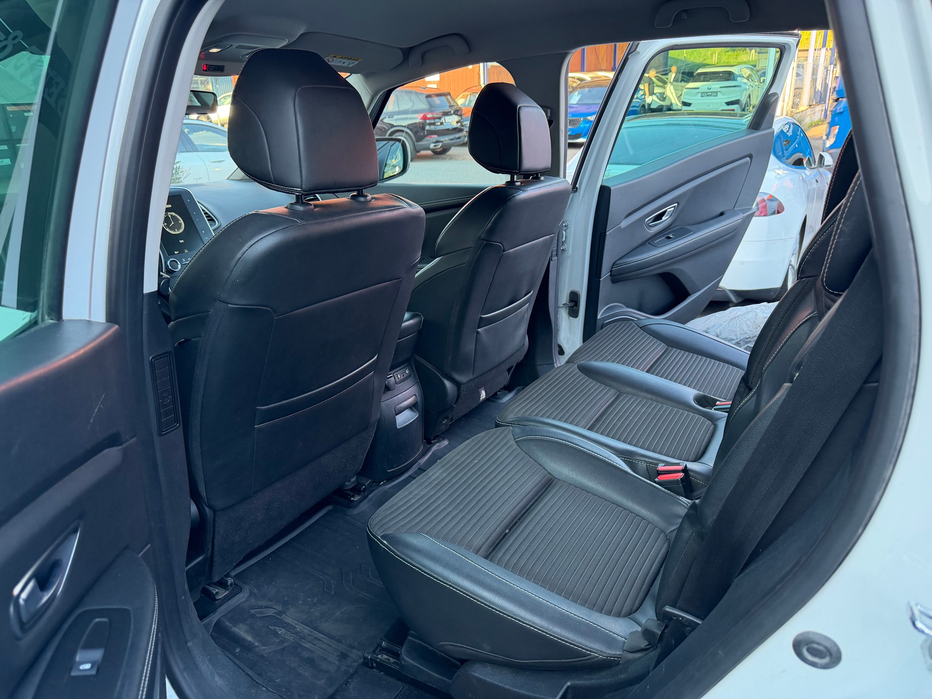 RENAULT Grand Scénic 1.8 dCi Intens EDC-image-7