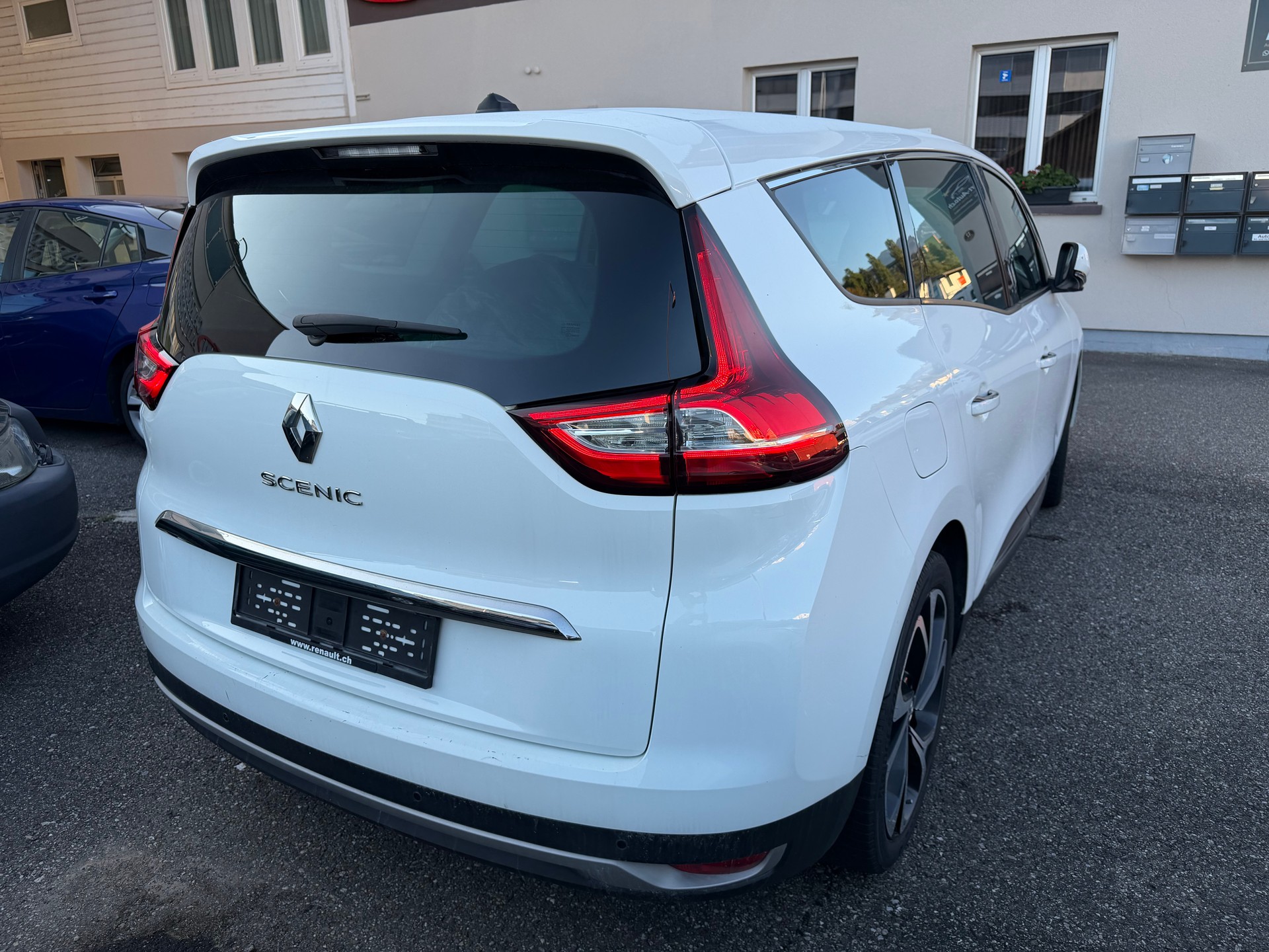 RENAULT Grand Scénic 1.8 dCi Intens EDC-image-5