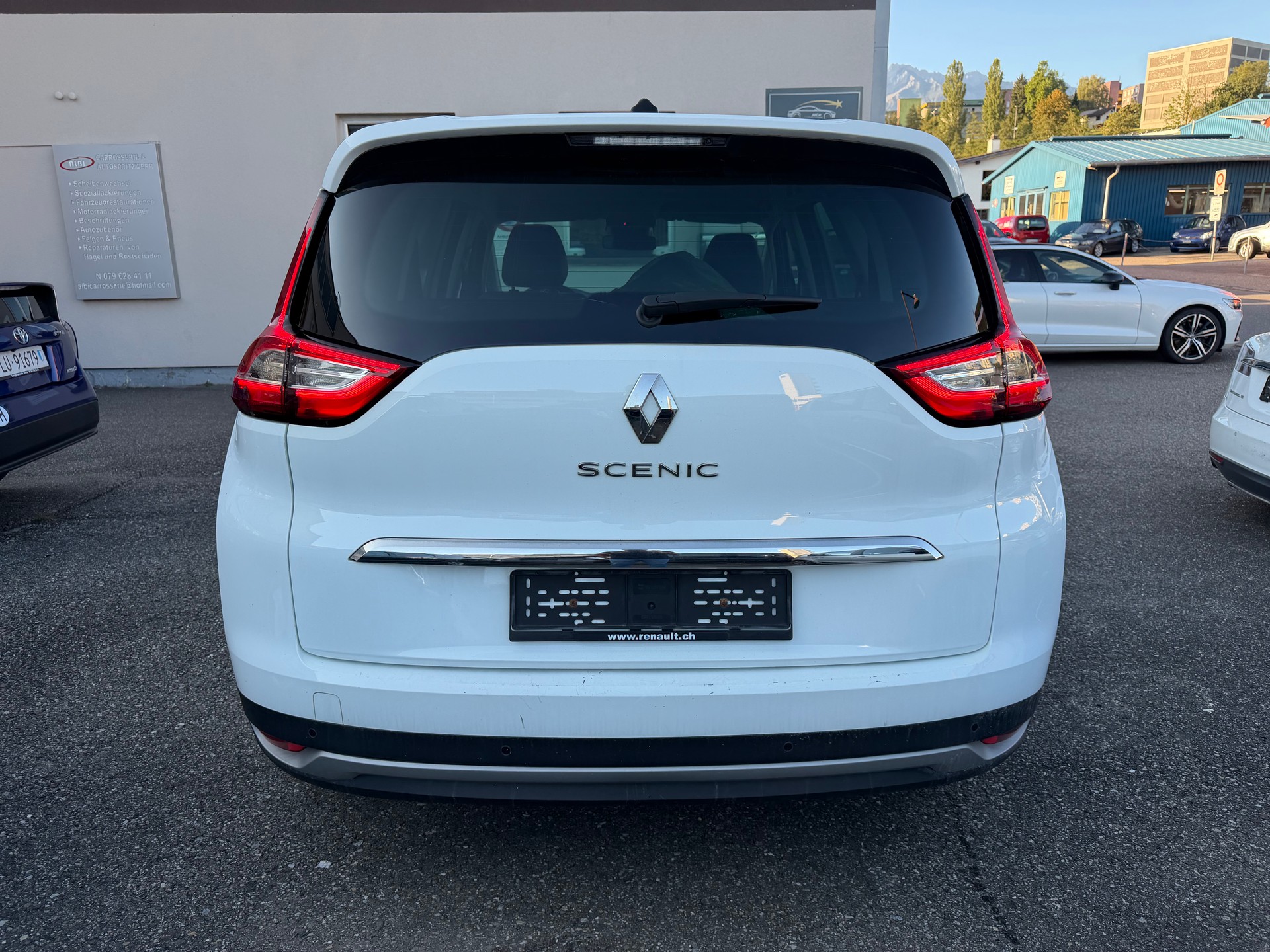 RENAULT Grand Scénic 1.8 dCi Intens EDC-image-3