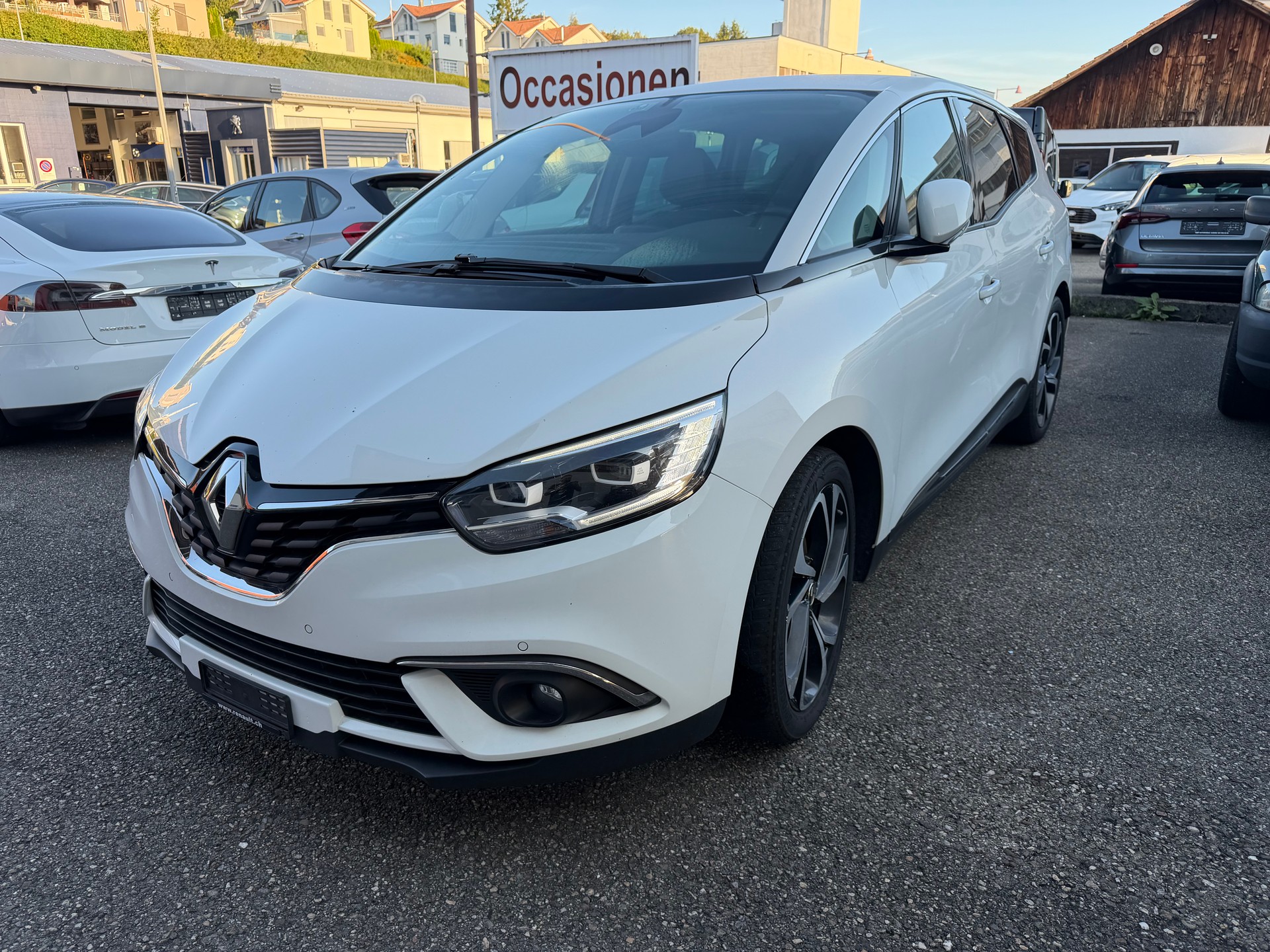 RENAULT Grand Scénic 1.8 dCi Intens EDC-image-2