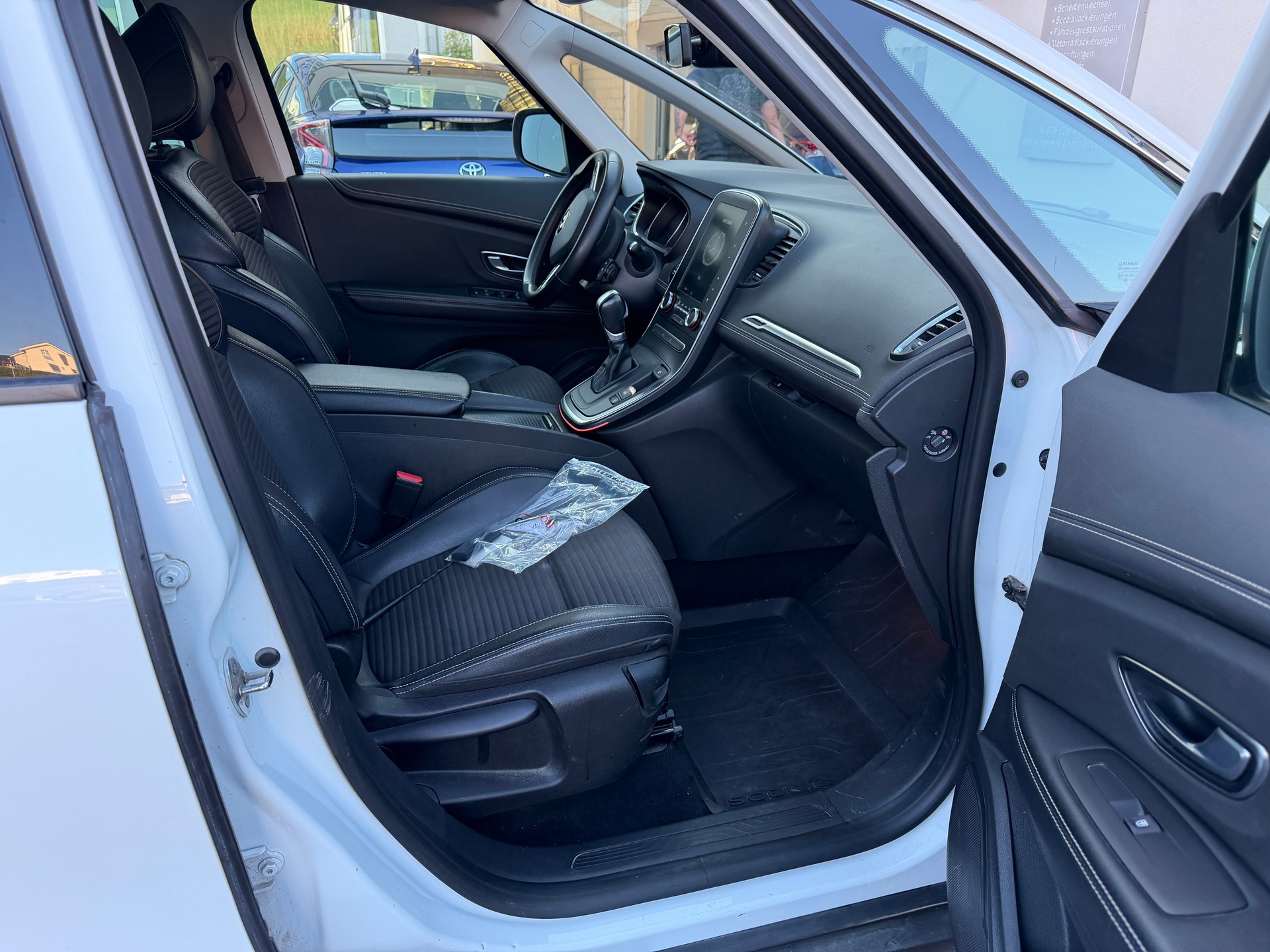 RENAULT Grand Scénic 1.8 dCi Intens EDC-image-6
