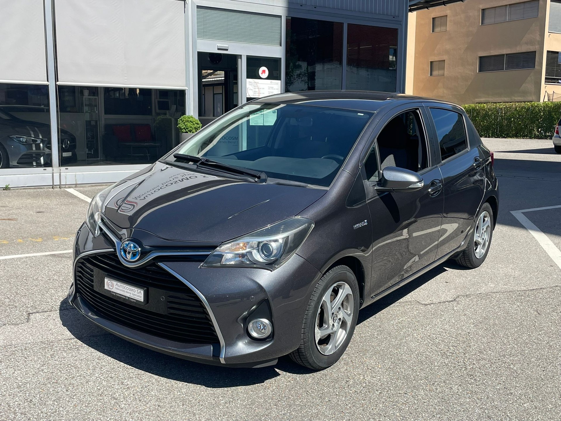 TOYOTA Yaris 1.5 VVT-i Hybrid Trend e-CVT-image-1
