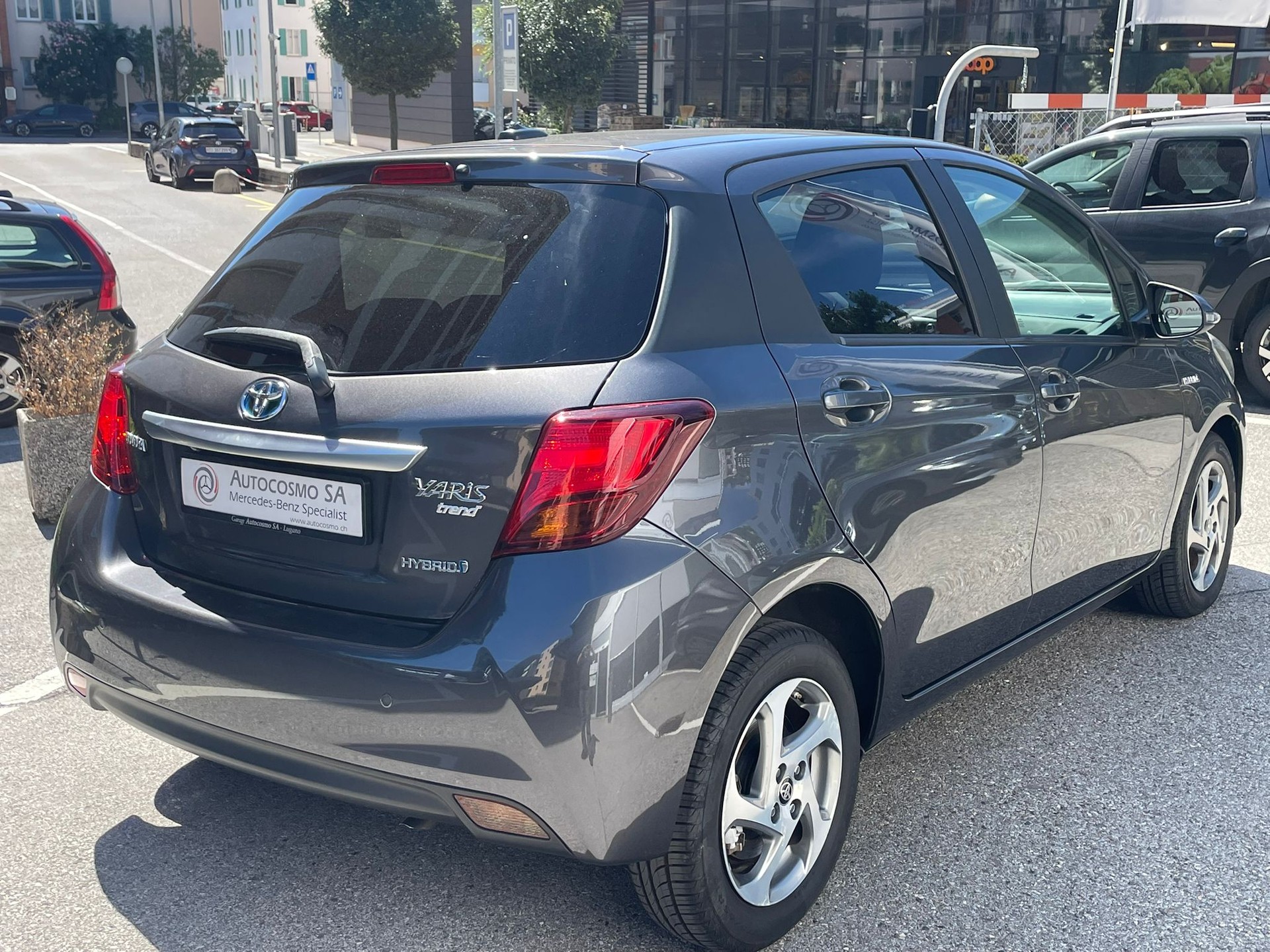 TOYOTA Yaris 1.5 VVT-i Hybrid Trend e-CVT-image-3
