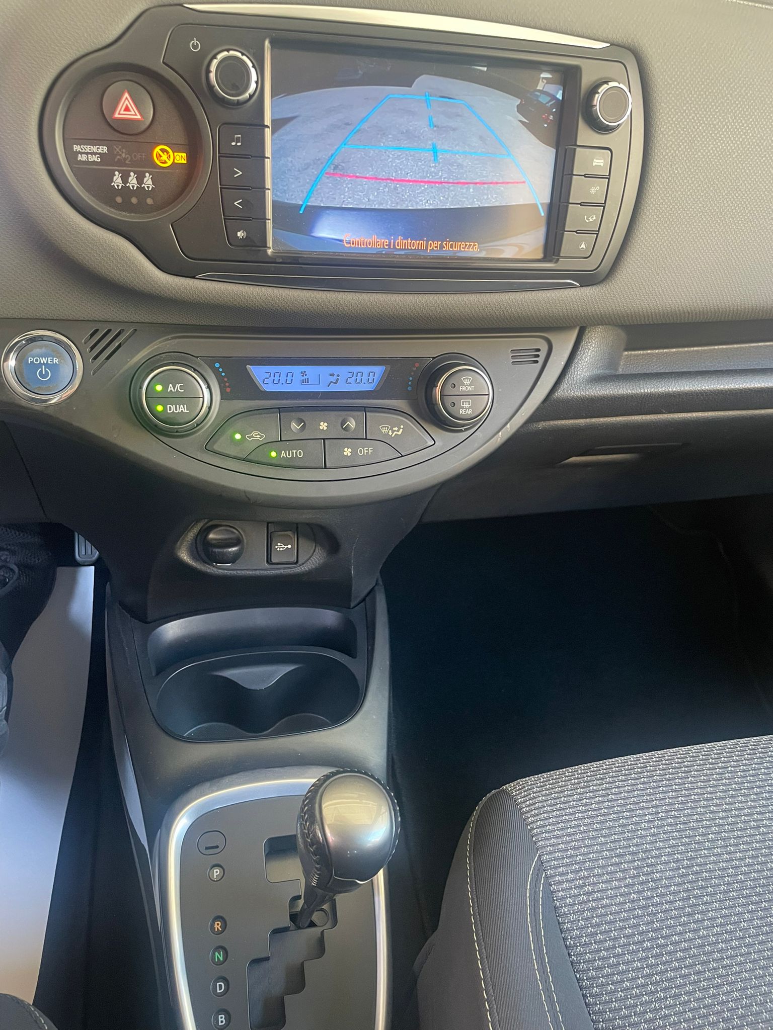 TOYOTA Yaris 1.5 VVT-i Hybrid Trend e-CVT-image-6
