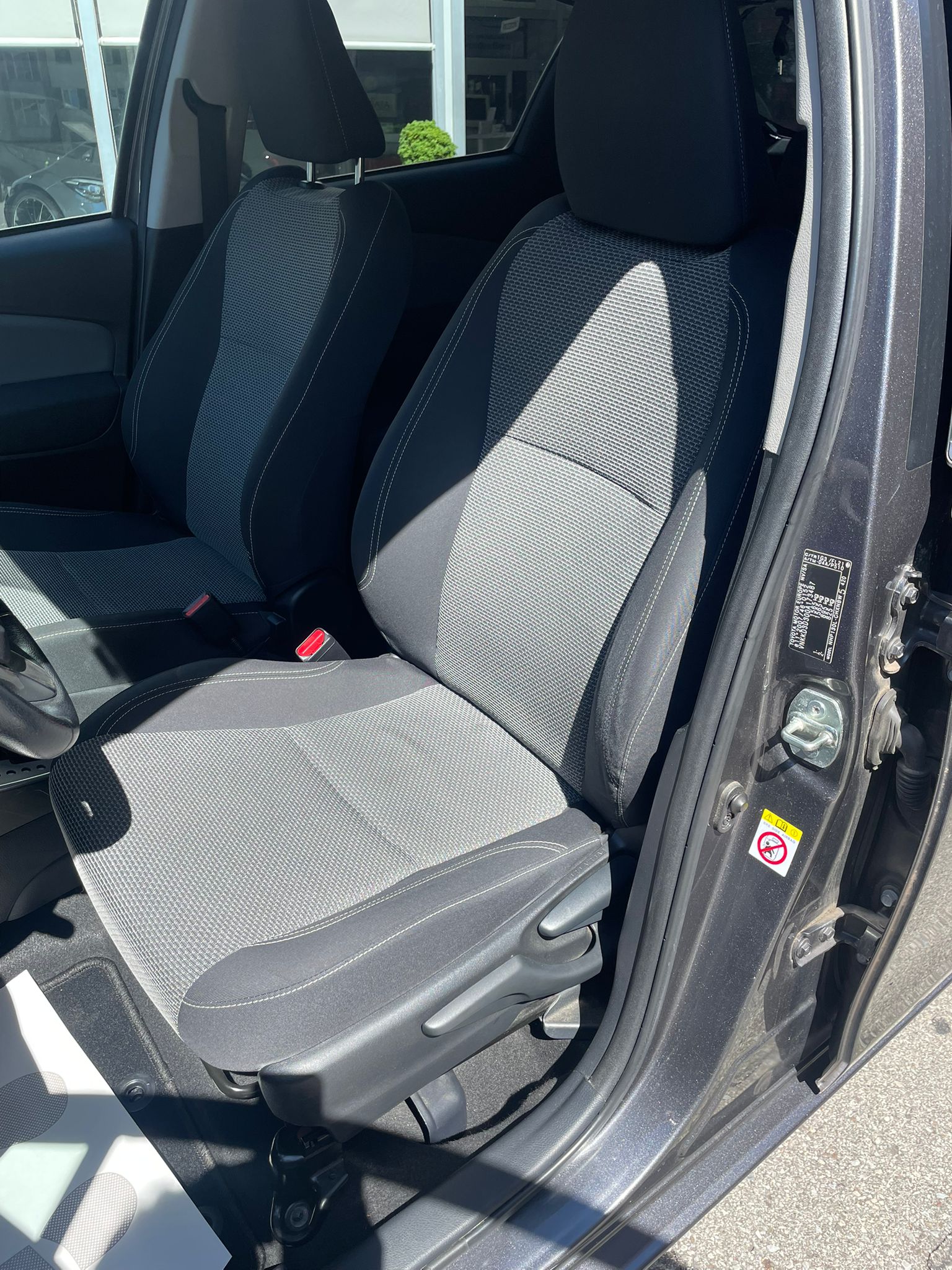 TOYOTA Yaris 1.5 VVT-i Hybrid Trend e-CVT-image-11
